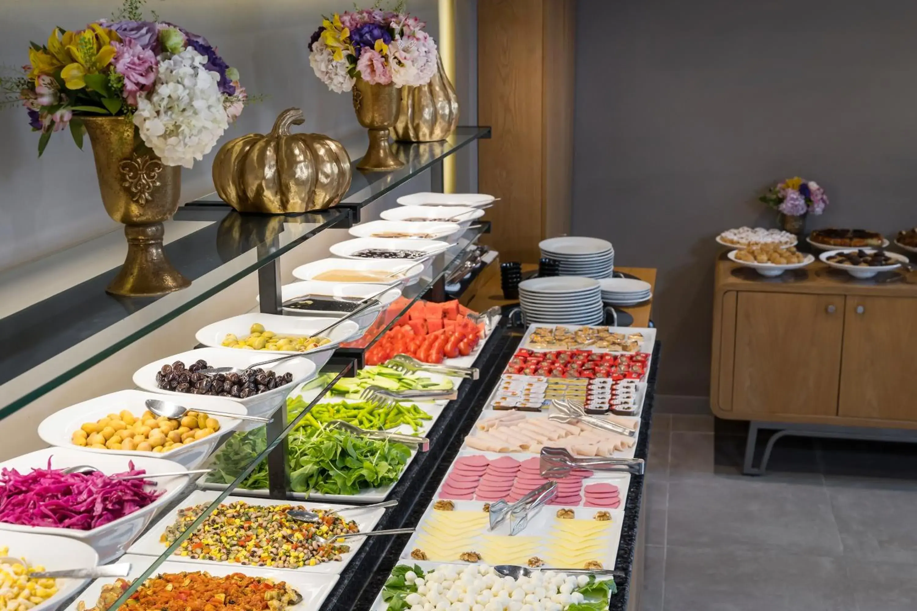 Food and drinks in Upsuites Hotel Food and drinks in Upsuites Hotel