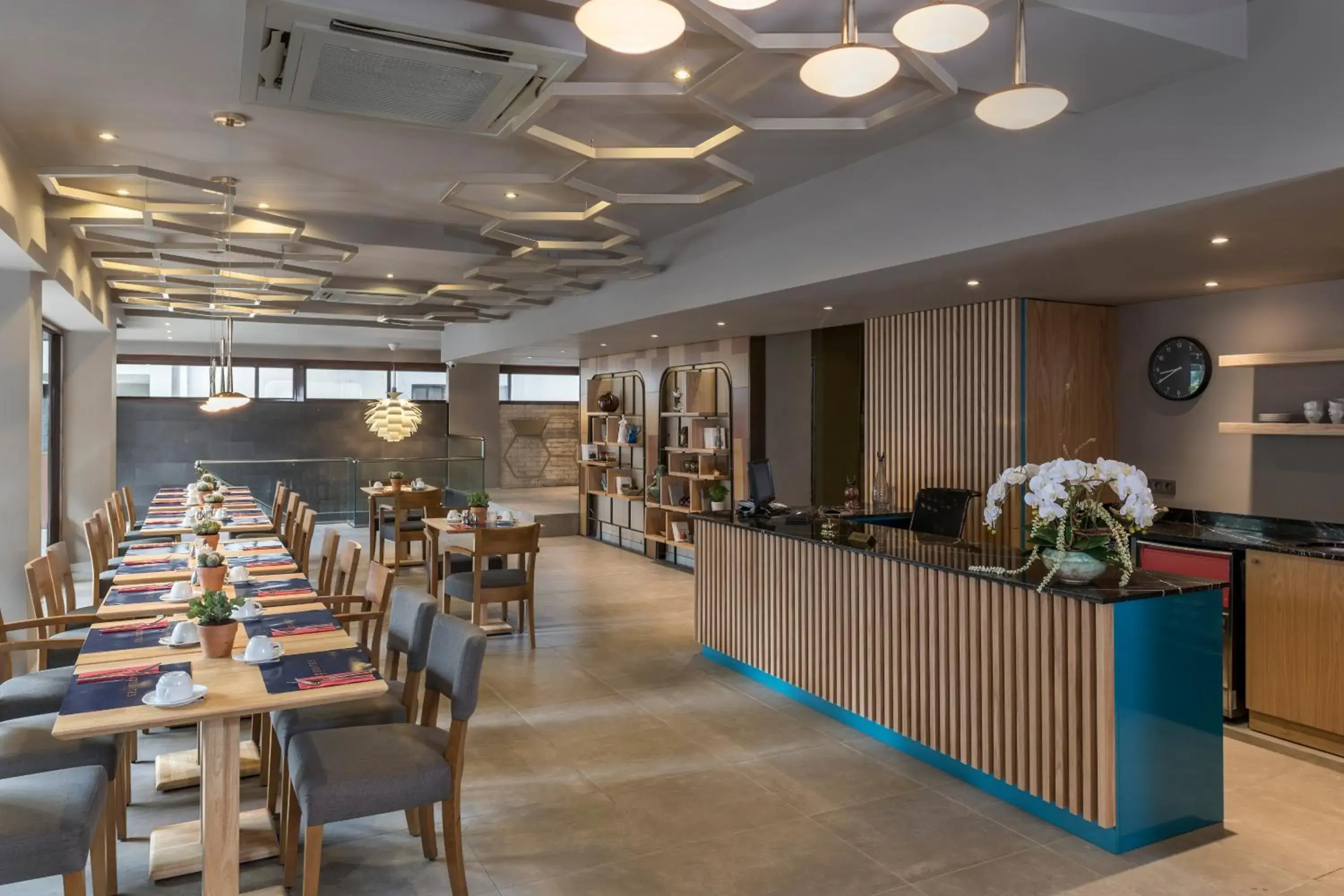 Living room in Upsuites Hotel Living room in Upsuites Hotel