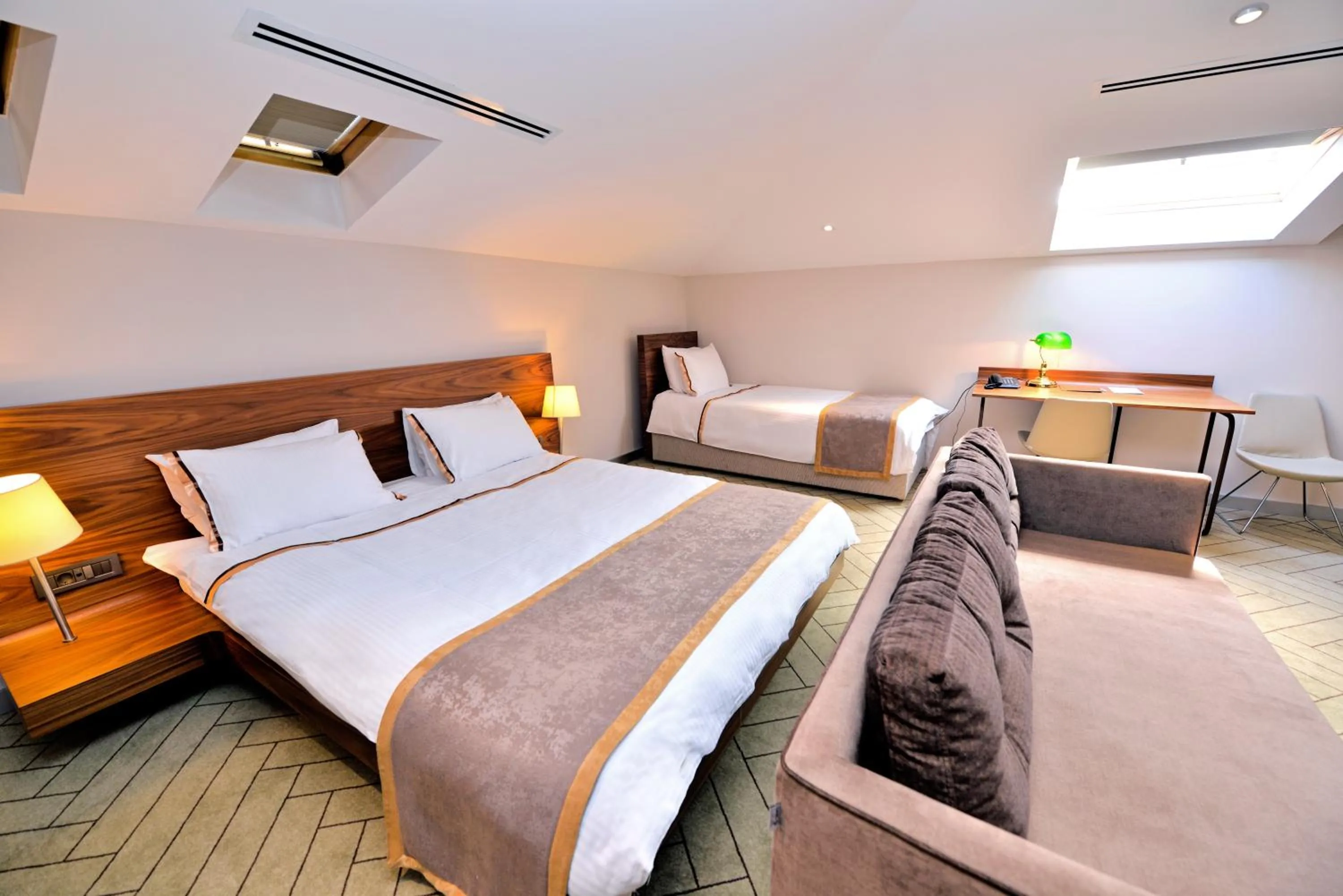 Bedroom, Bed in Upsuites Hotel