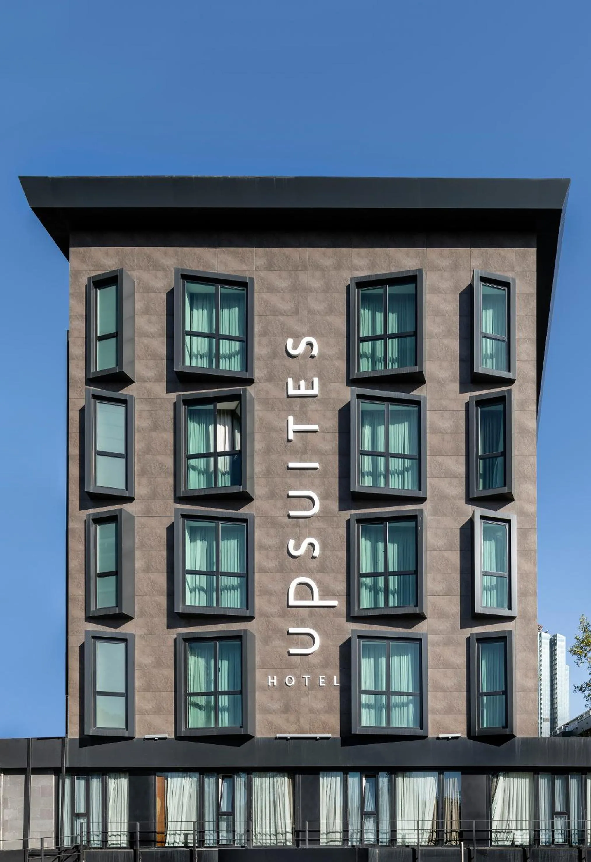 Property building in Upsuites Hotel