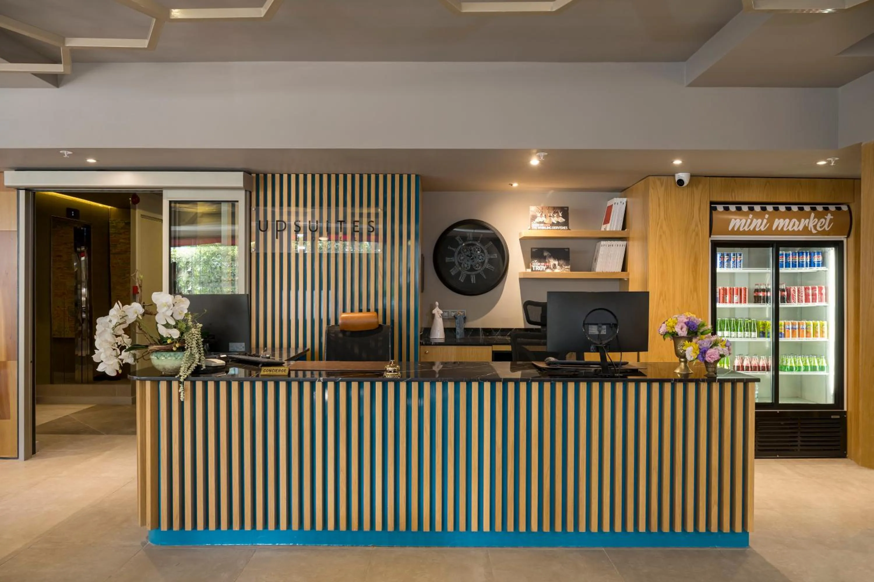 Lobby or reception in Upsuites Hotel