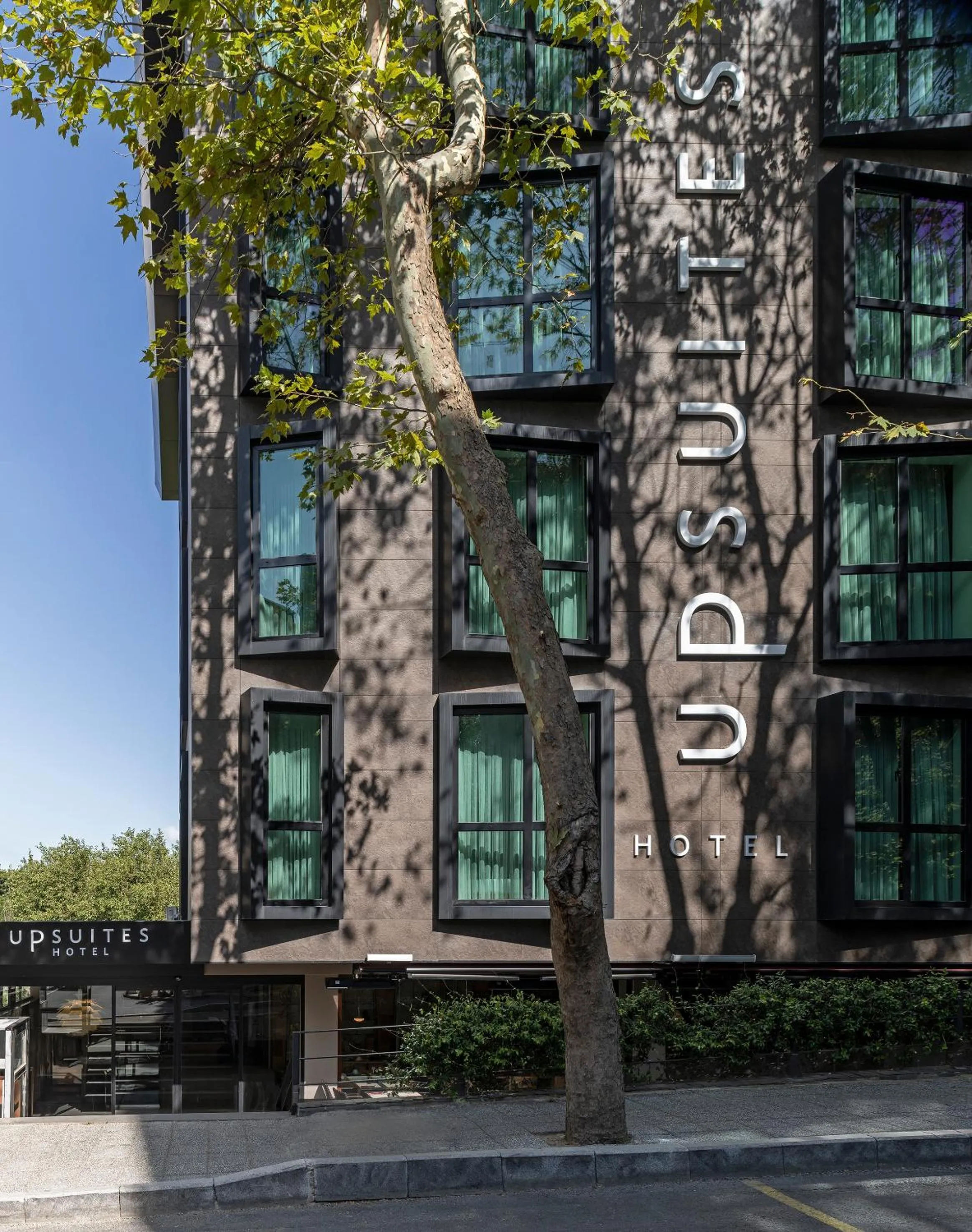 Property building in Upsuites Hotel