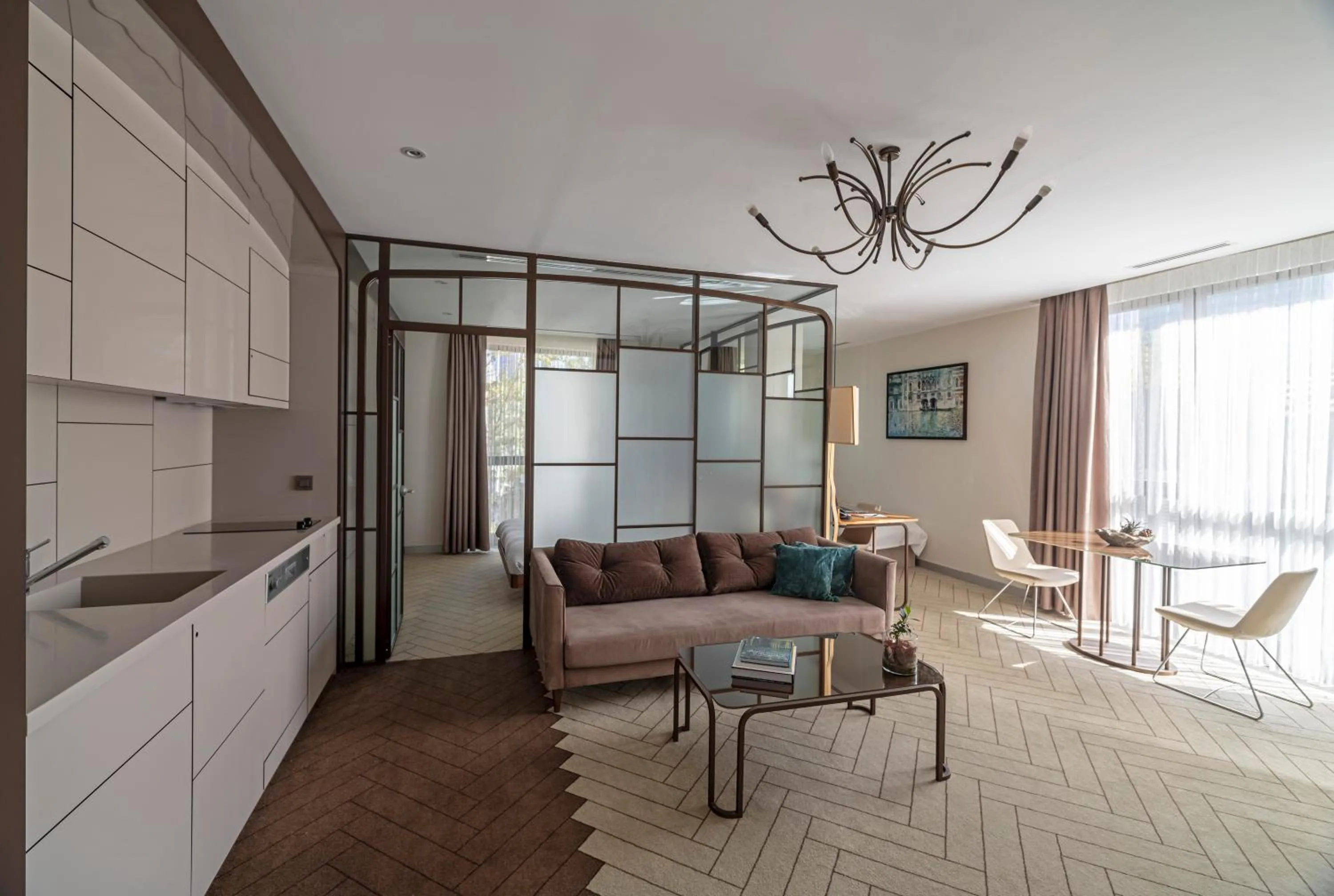 Living room in Upsuites Hotel