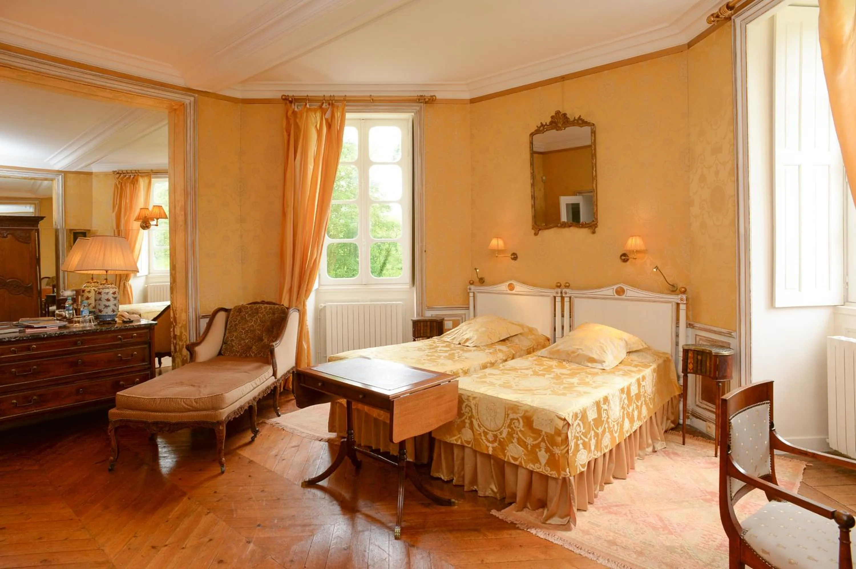 Bedroom, Bed in Chateau de Canisy