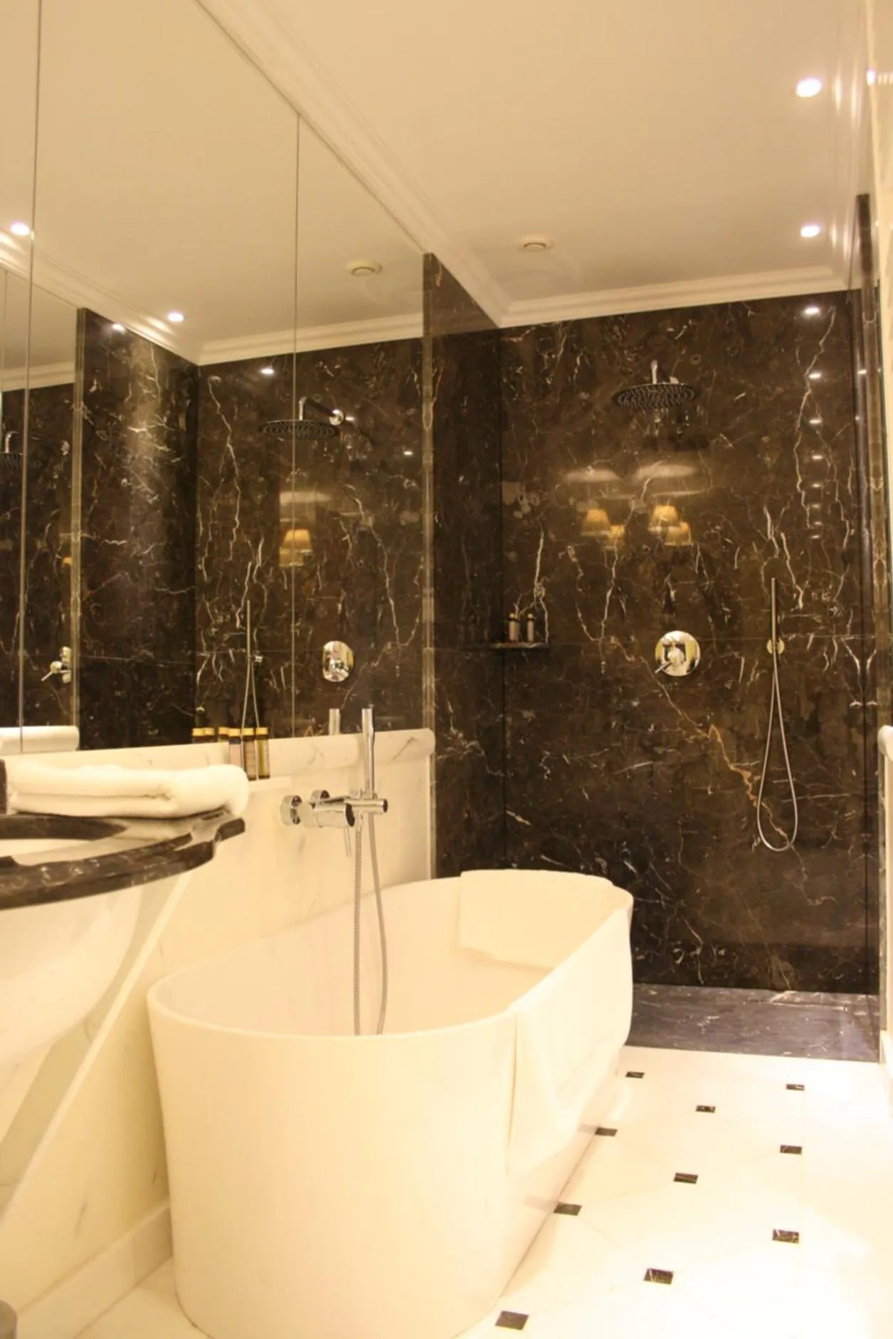 Bathroom in Chateau de Canisy