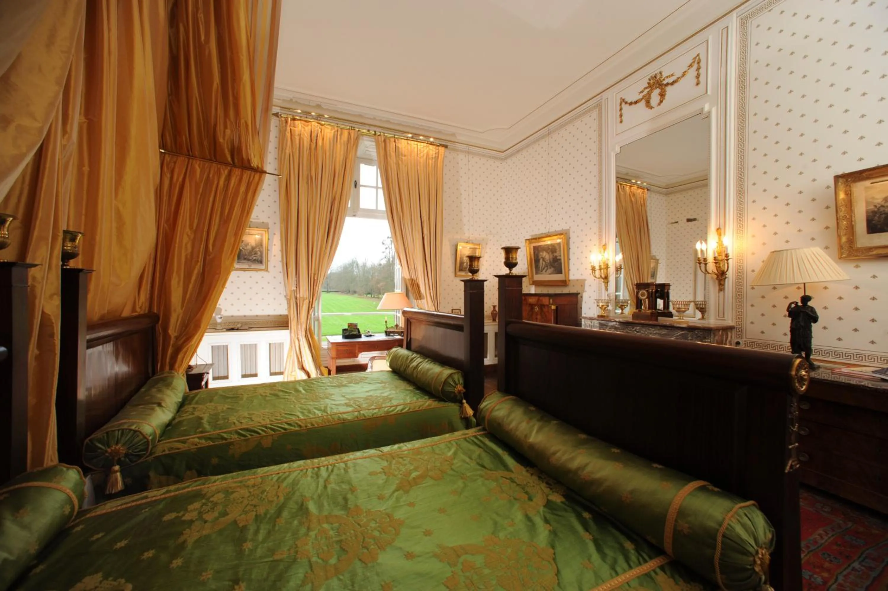 Photo of the whole room, Bed in Chateau de Canisy