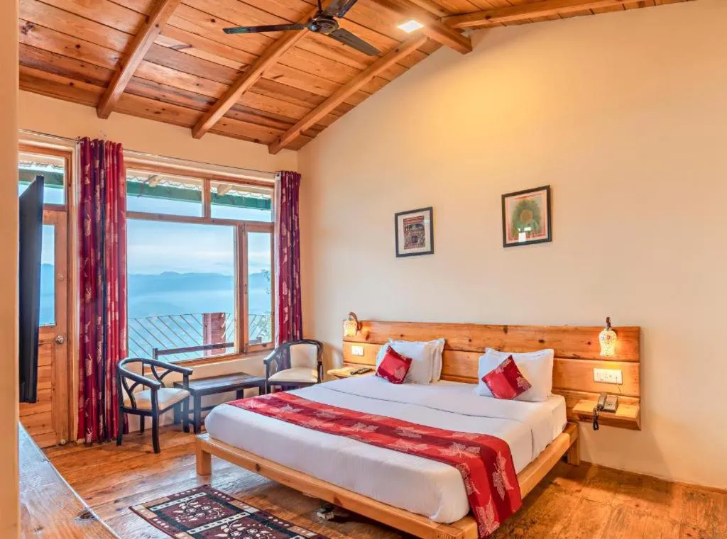 Photo of the whole room, Bed in Yak and Yeti Inn