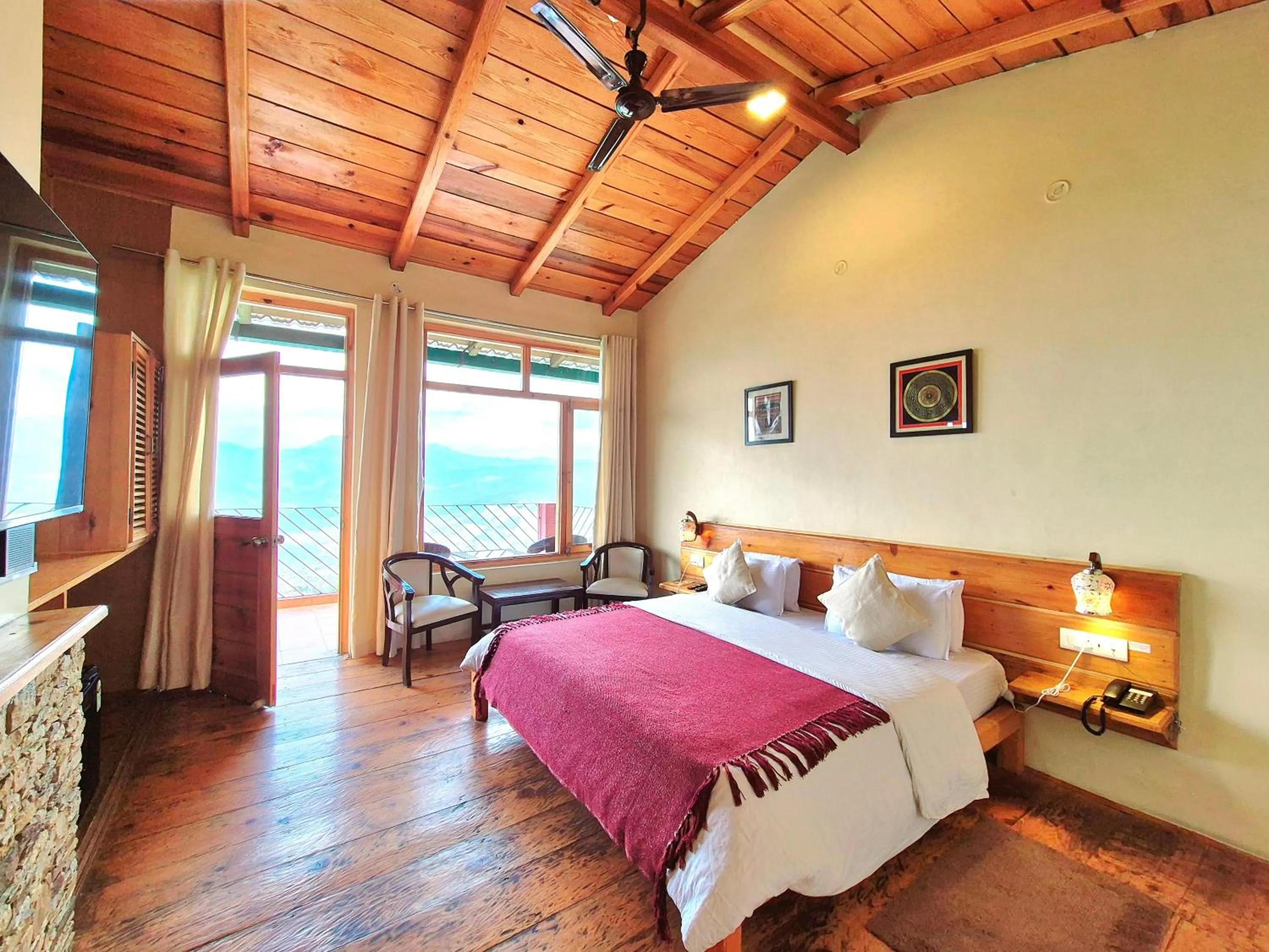 Photo of the whole room, Bed in Yak and Yeti Inn