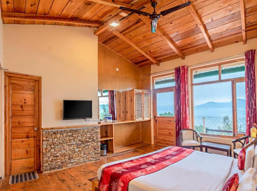 Photo of the whole room, Bed in Yak and Yeti Inn