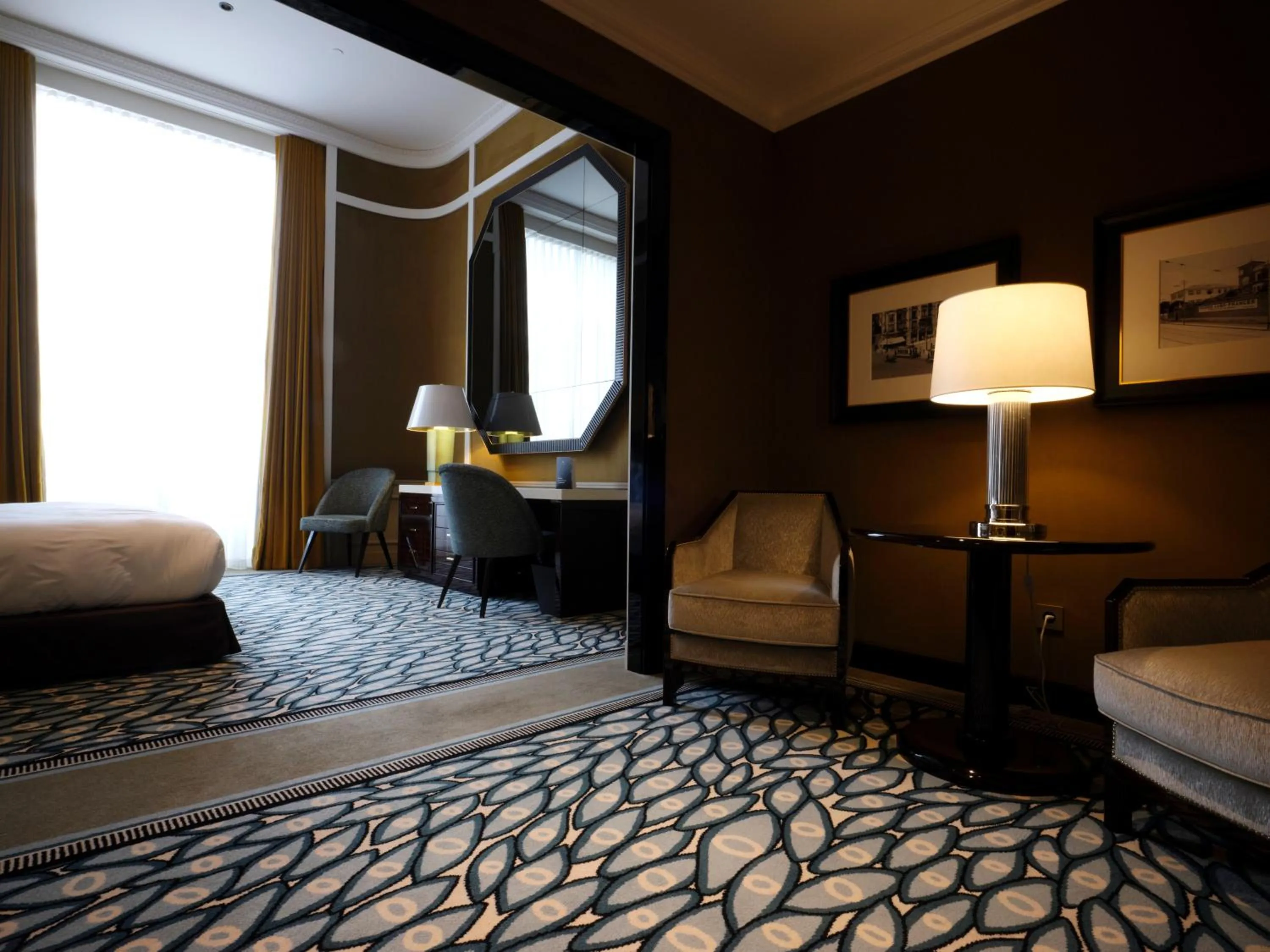 Living room, Bed in Maison Albar - Le Monumental Palace