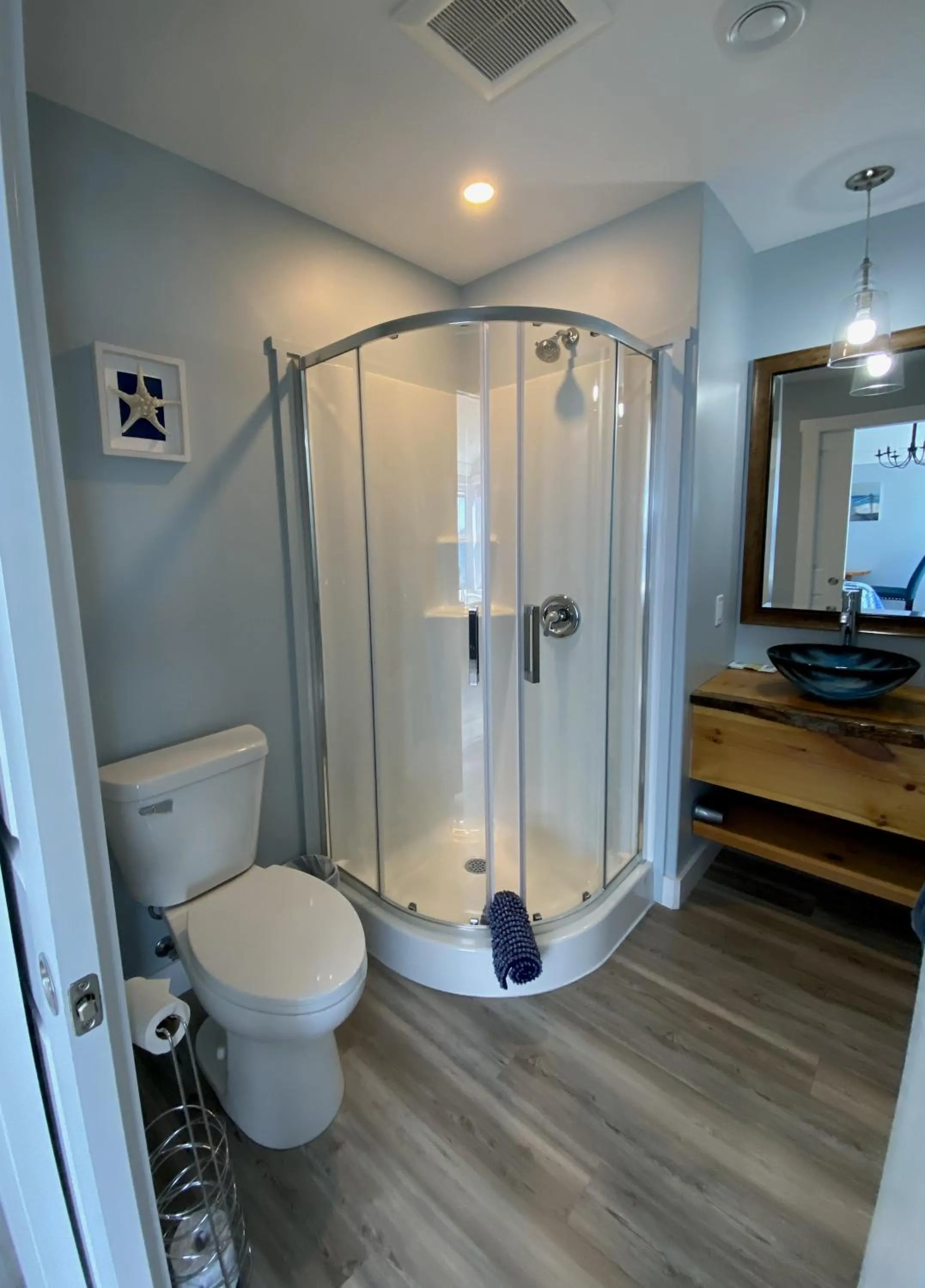 Bathroom in Dildo Boathouse Inn