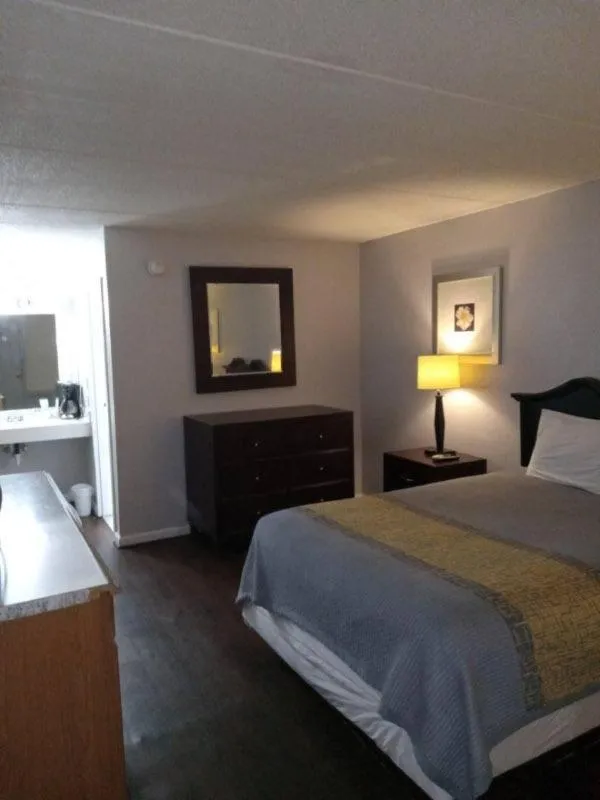 Bed in APM Inn and Suites