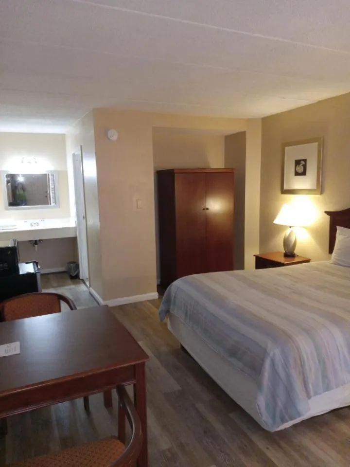 Bed in APM Inn and Suites