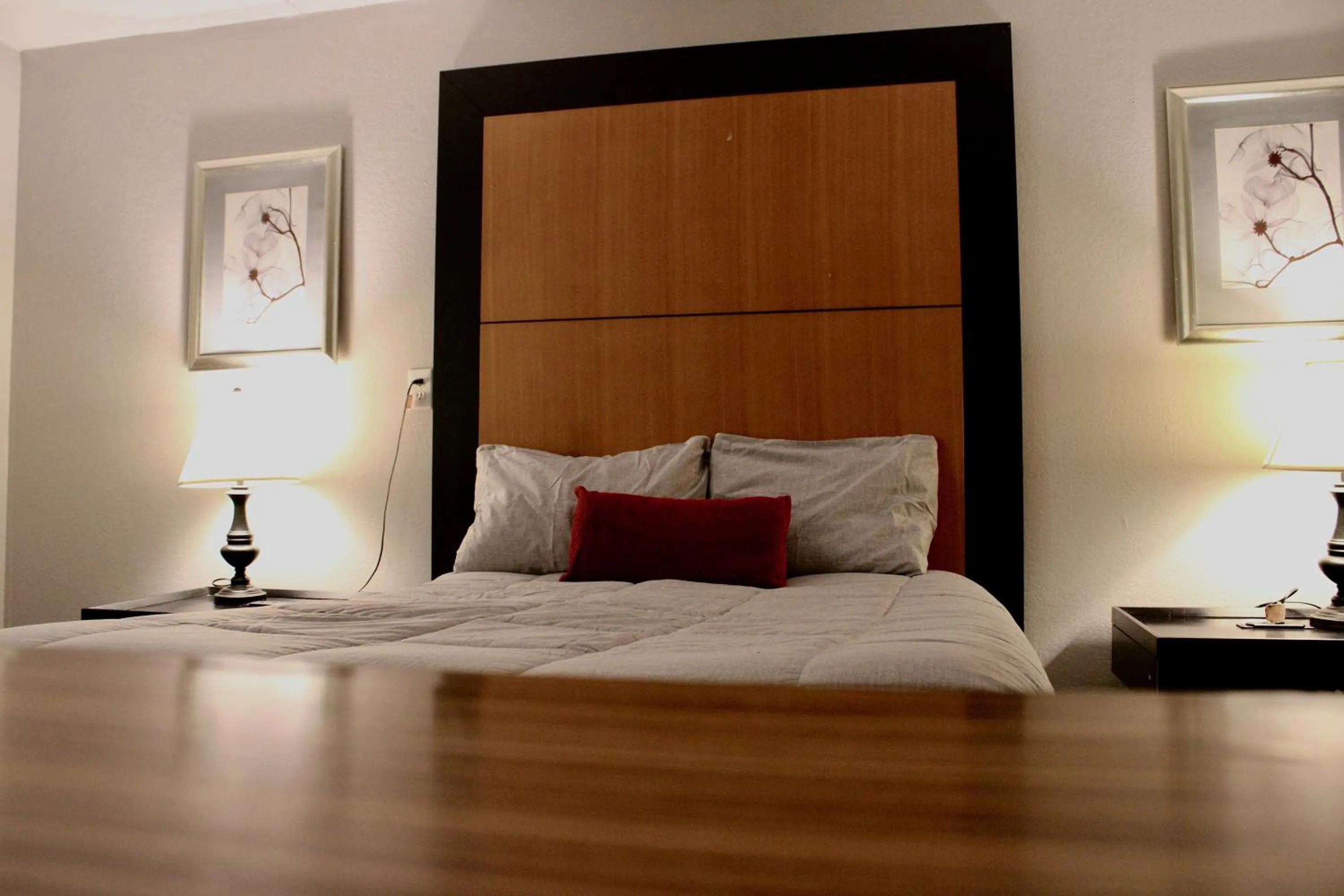 Bed in APM Inn and Suites