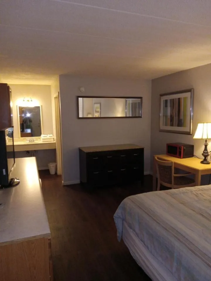 Bed in APM Inn and Suites