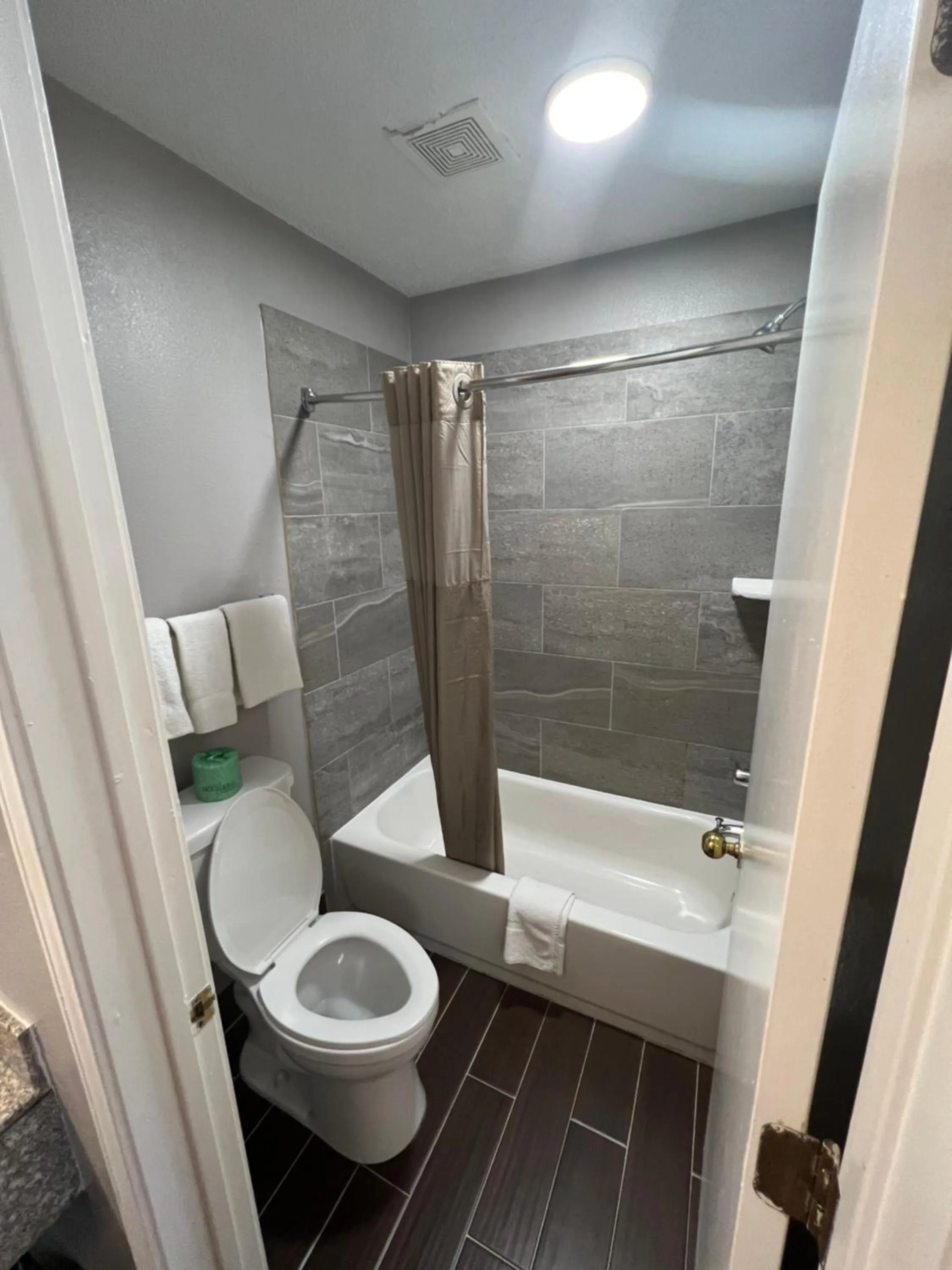 Bathroom in Key West Inn - Tuscumbia