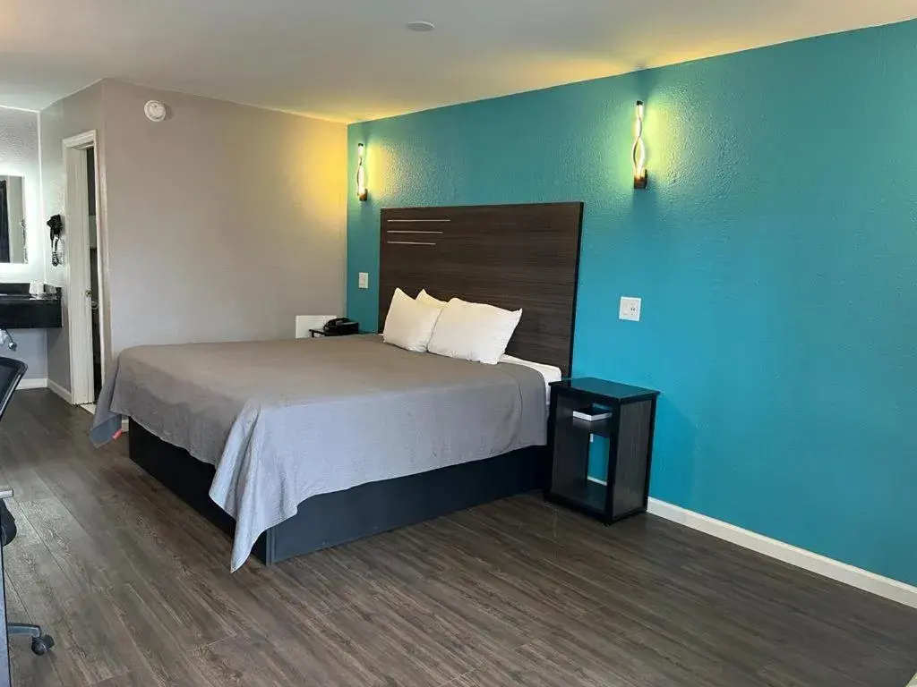 Bed in Key West Inn - Tuscumbia Bed in Key West Inn - Tuscumbia