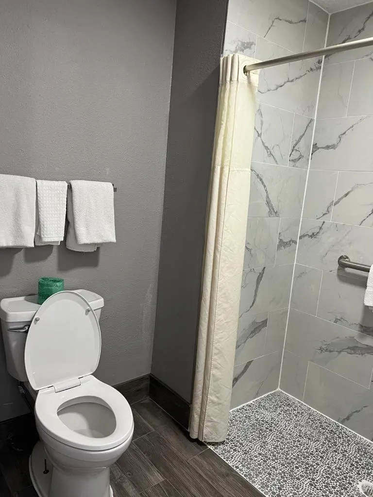 Bathroom in Key West Inn - Tuscumbia