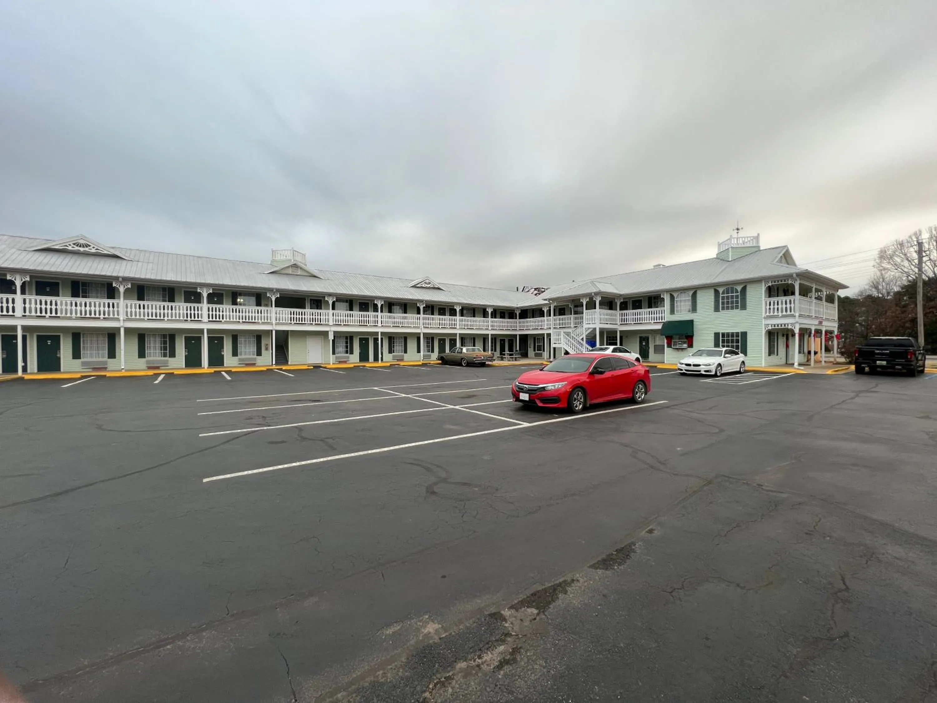 Property building in Key West Inn - Tuscumbia