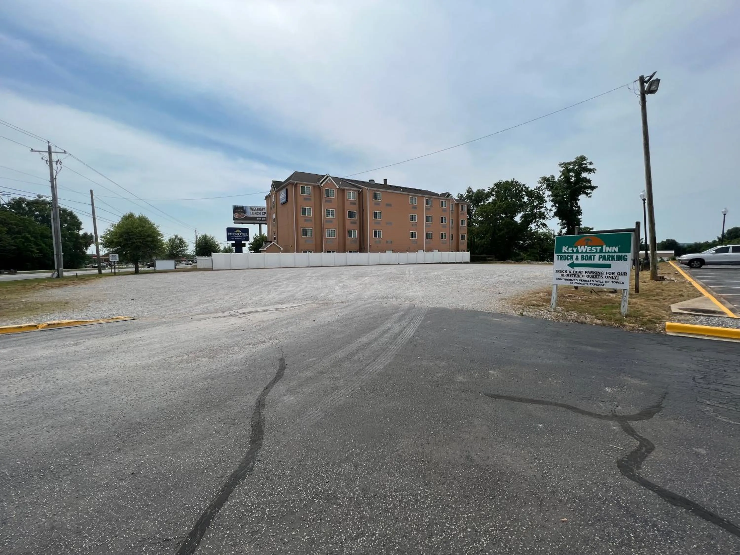 Property building in Key West Inn - Tuscumbia