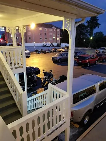 Property building in Key West Inn - Tuscumbia