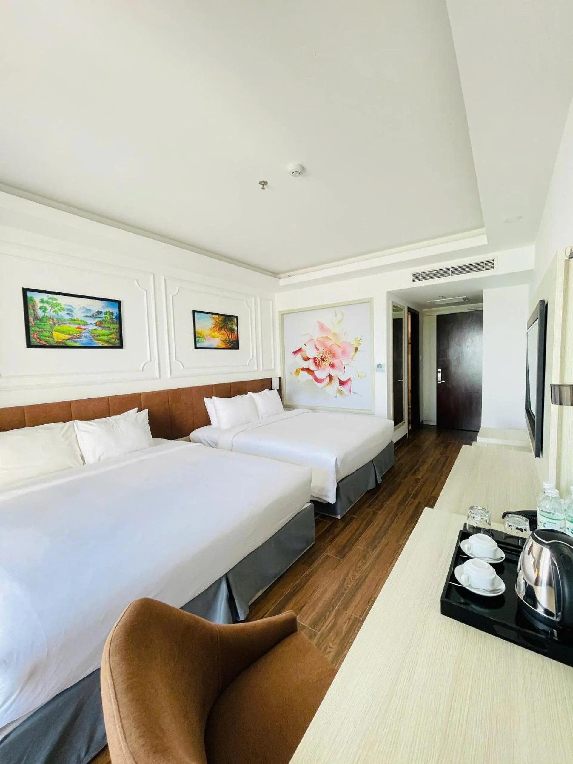 Photo of the whole room, Bed in Hon Chong Retreat Hotel