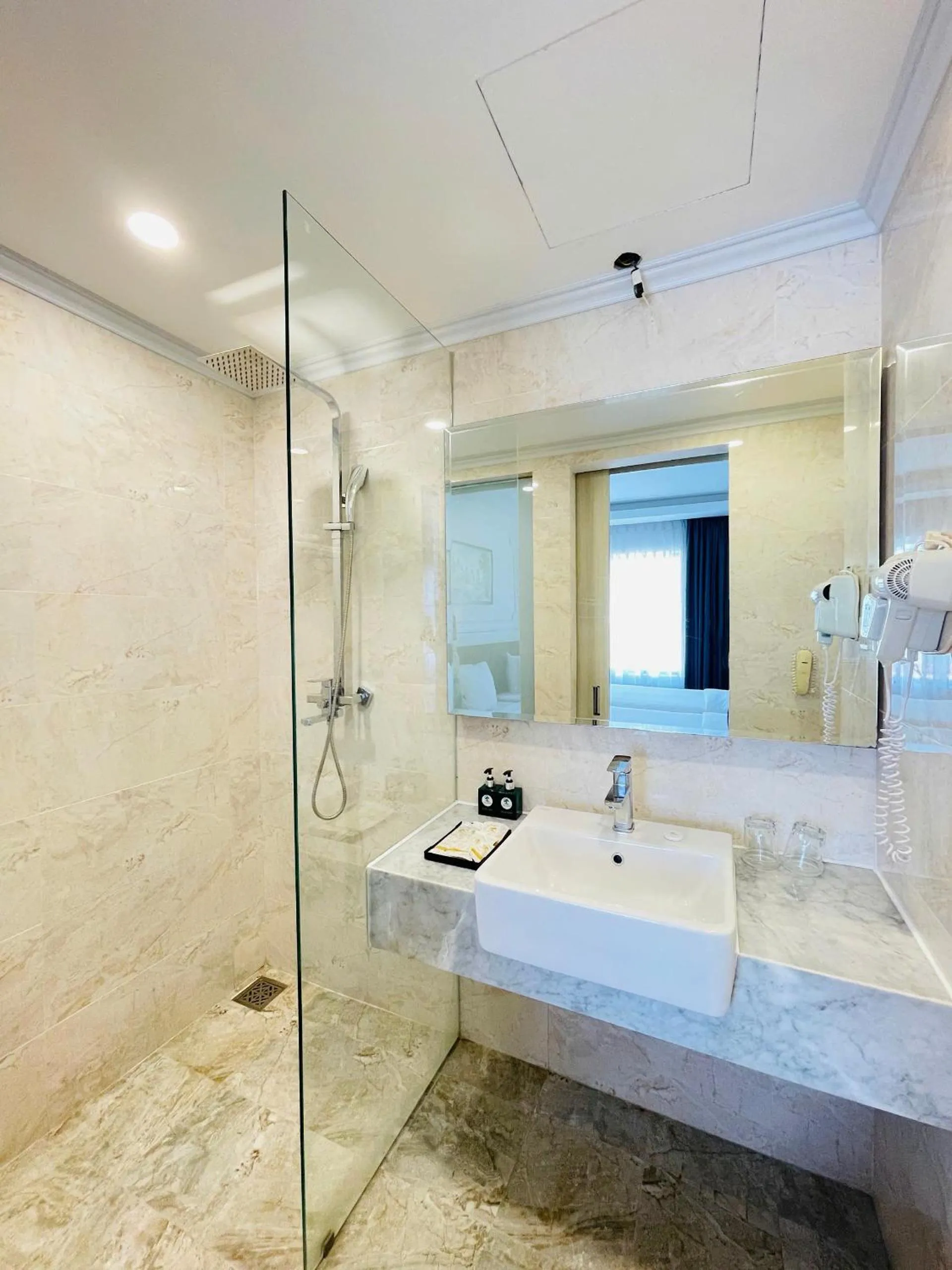 Shower in Hon Chong Retreat Hotel