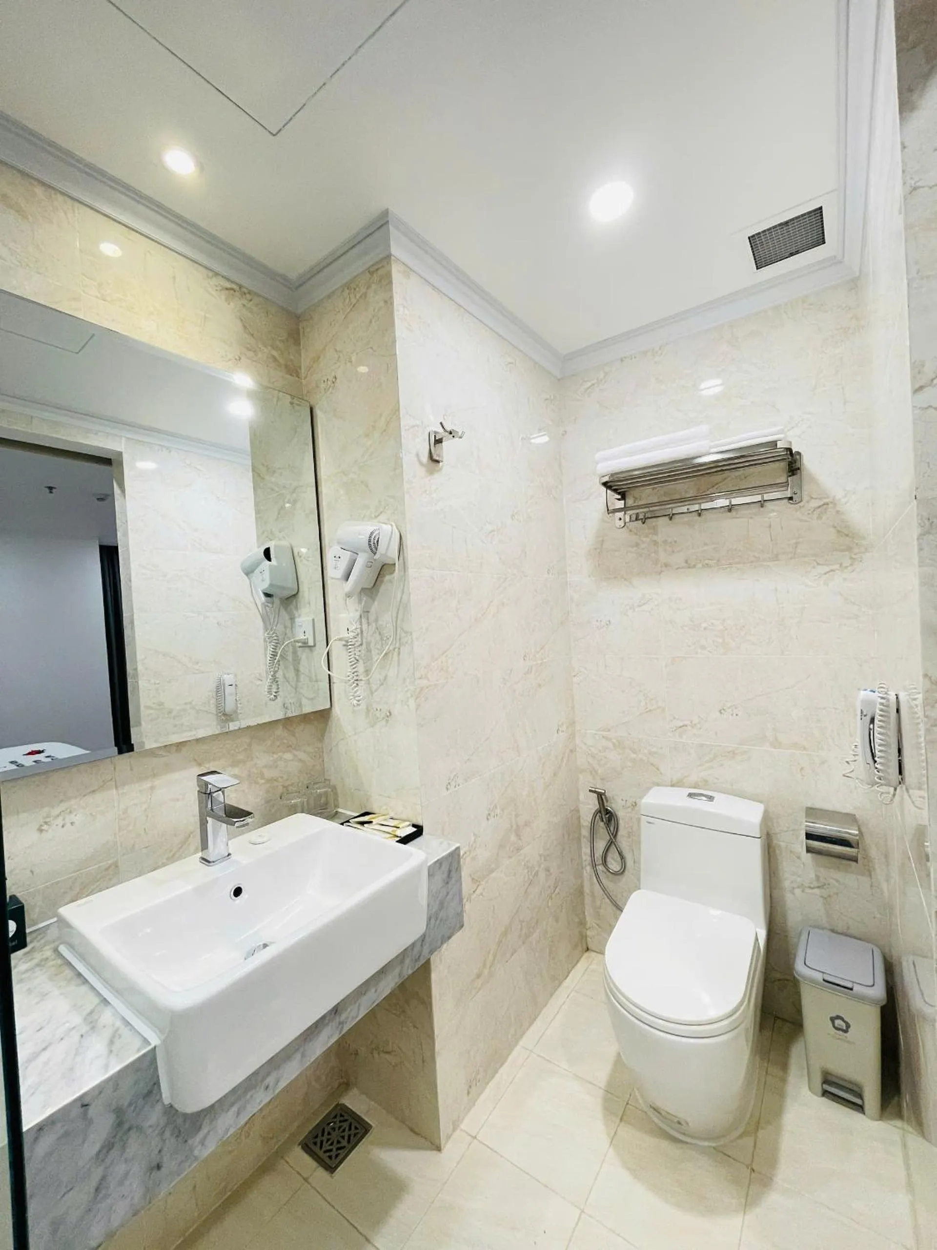 Property building in Hon Chong Retreat Hotel