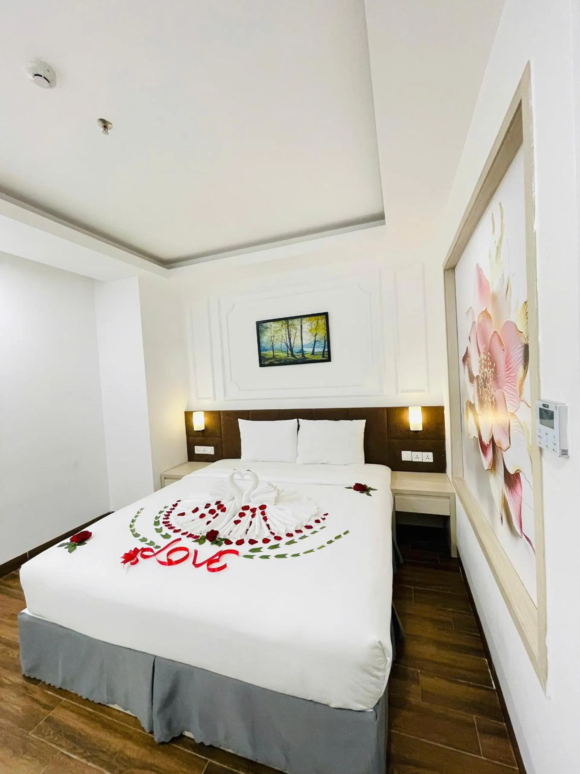 Property building, Bed in Hon Chong Retreat Hotel