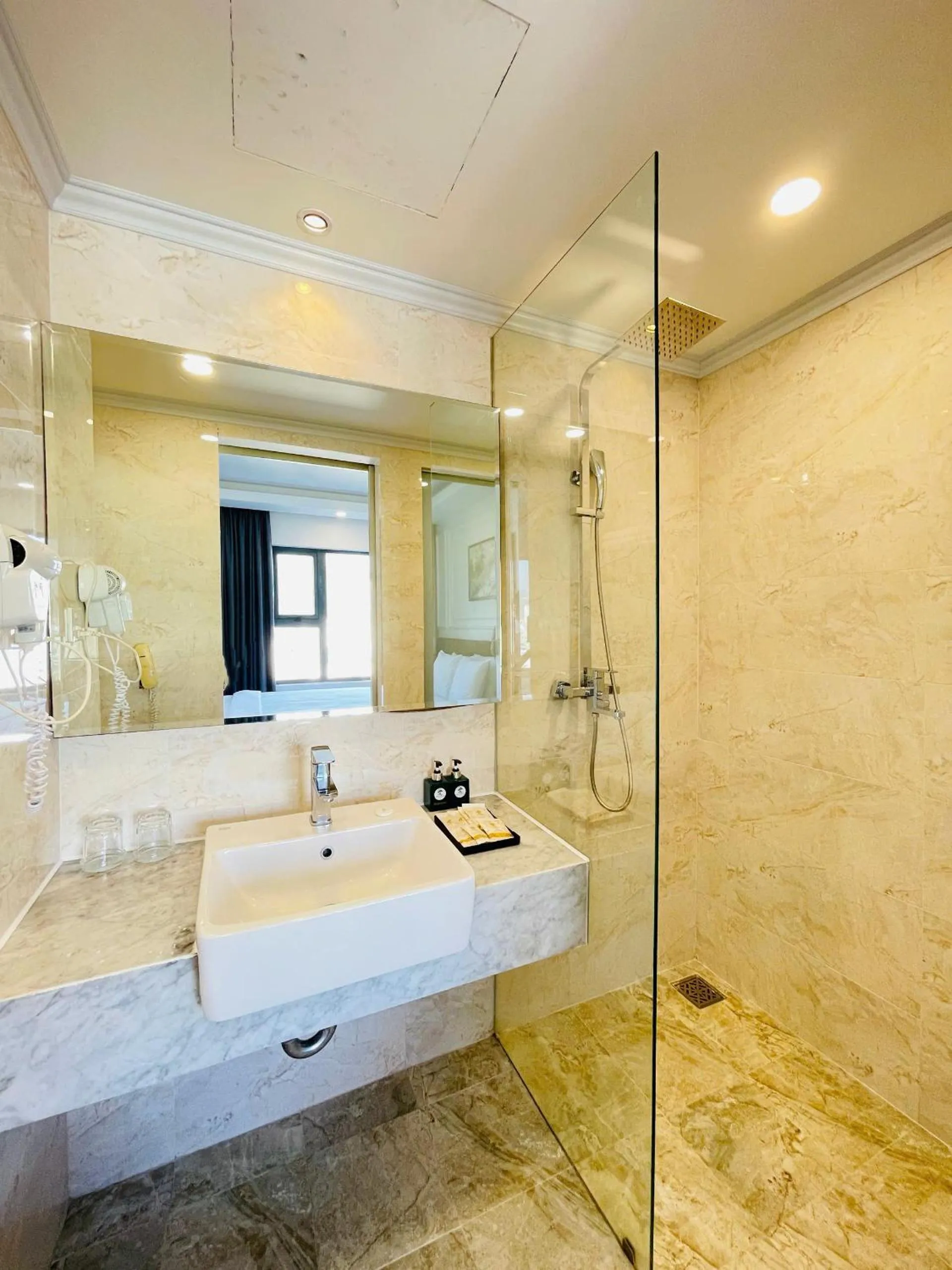 Shower in Hon Chong Retreat Hotel