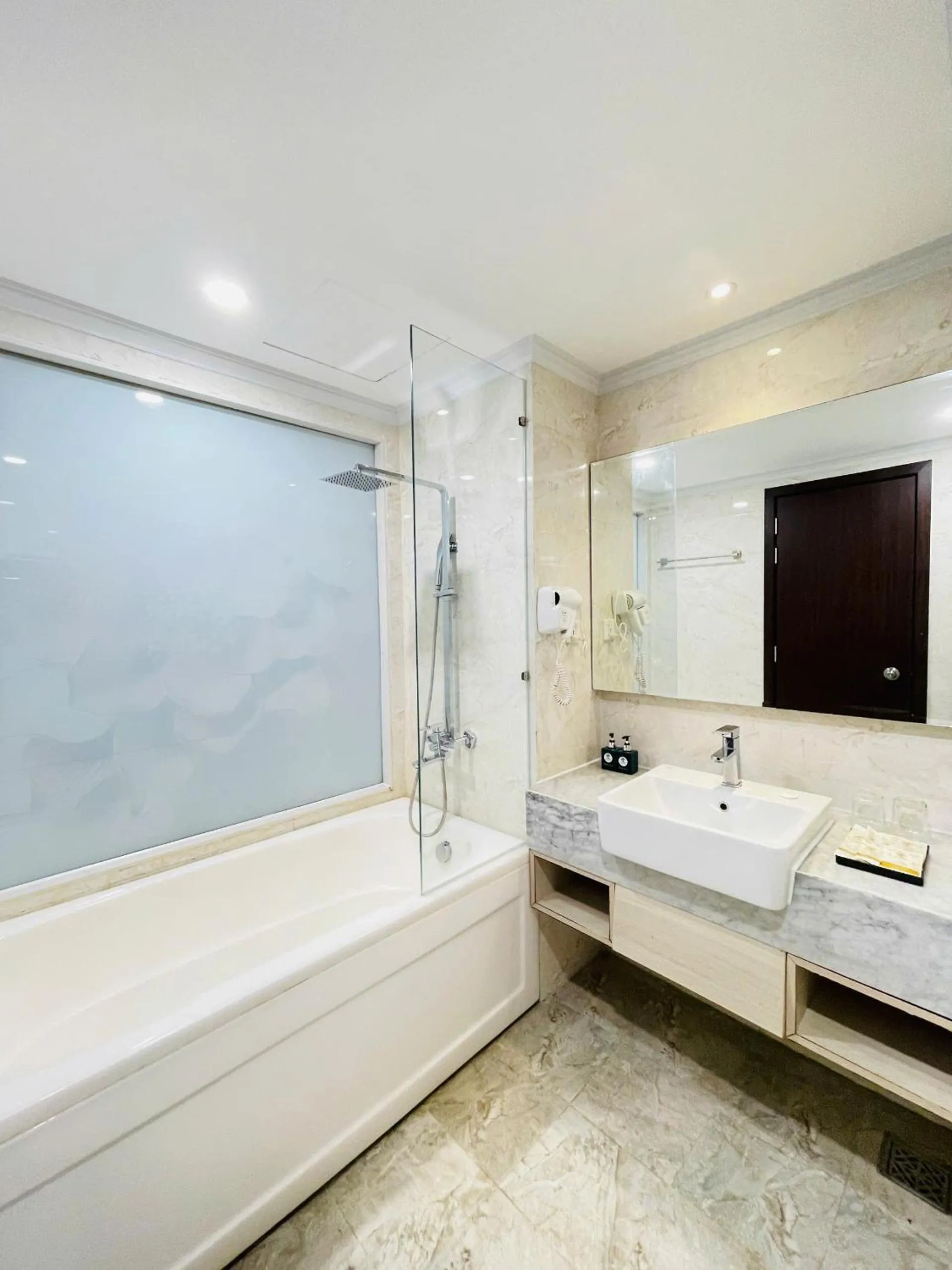 Property building in Hon Chong Retreat Hotel