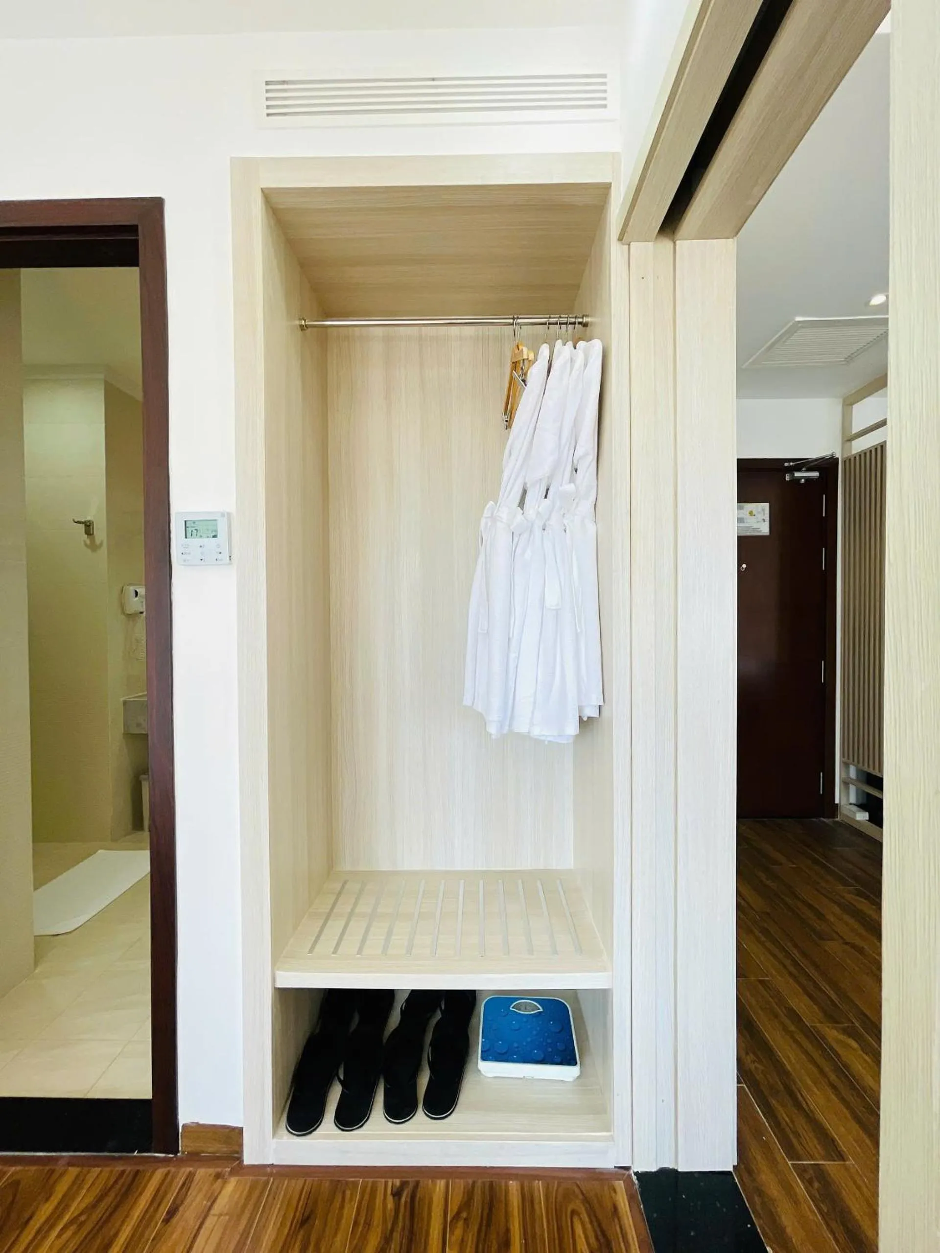 wardrobe in Hon Chong Retreat Hotel