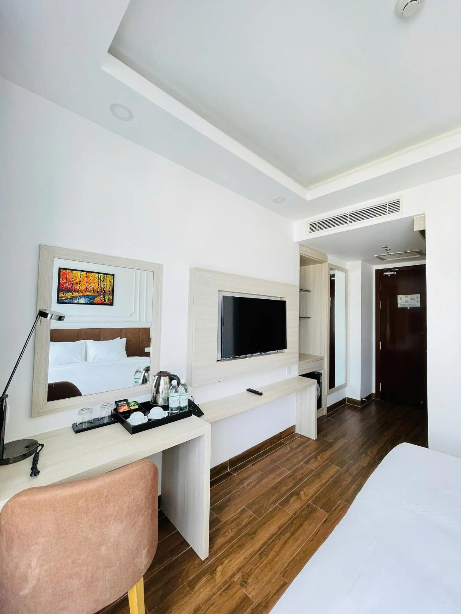 Photo of the whole room, Bed in Hon Chong Retreat Hotel