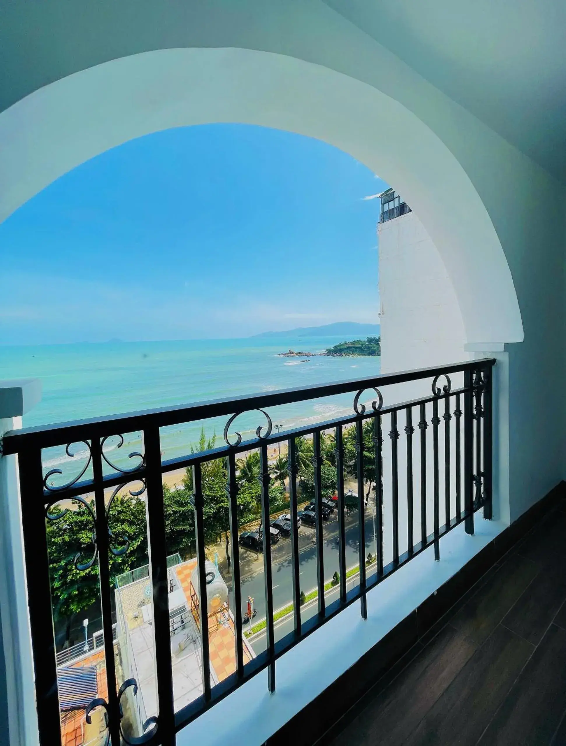 Deluxe Double Room with Balcony and Sea View in Hon Chong Retreat Hotel Deluxe Double Room with Balcony and Sea View in Hon Chong Retreat Hotel