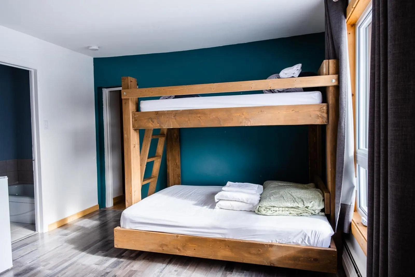 bunk bed, Bed in Auberge de Jeunesse Le Camp De Base