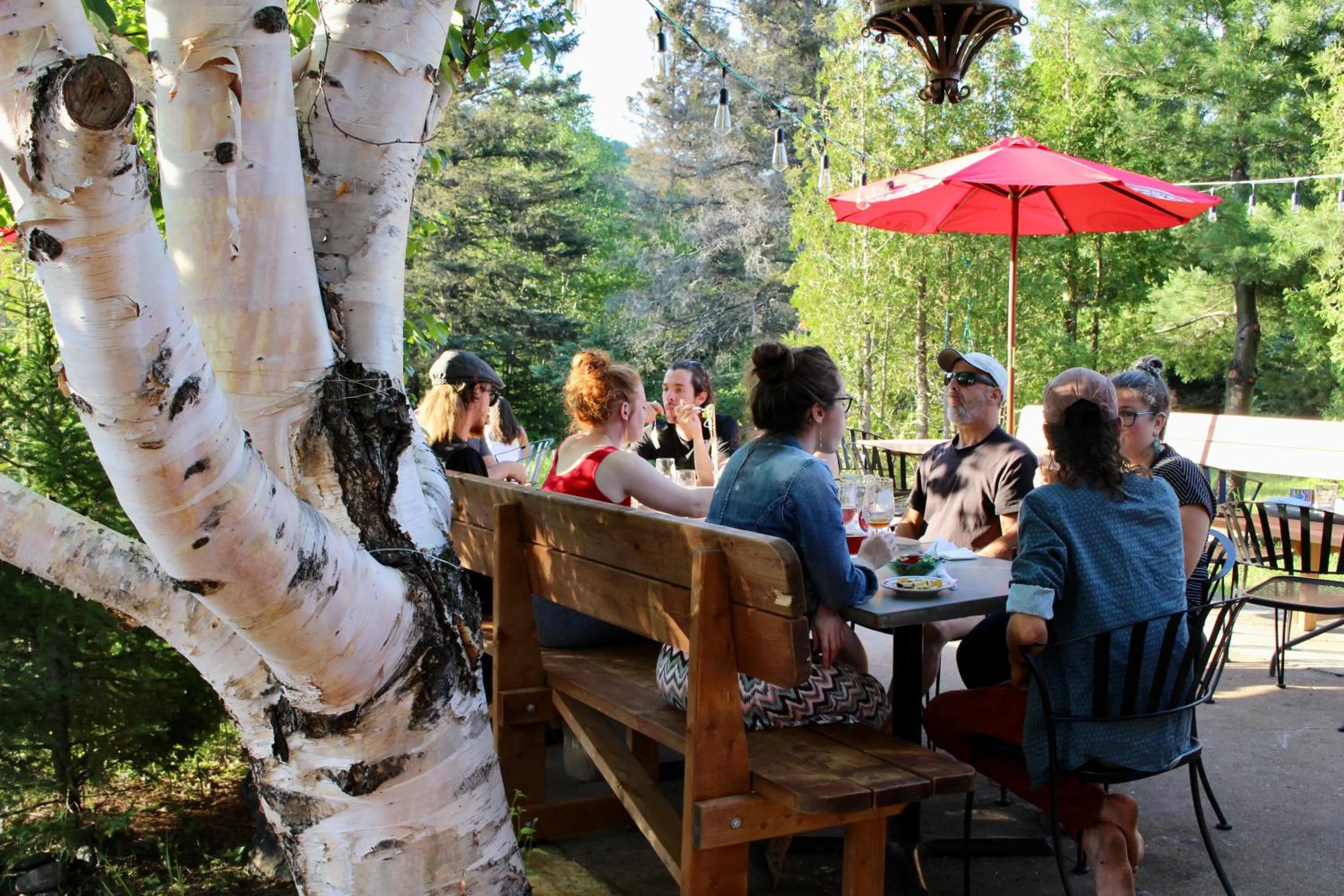Patio in Auberge de Jeunesse Le Camp De Base