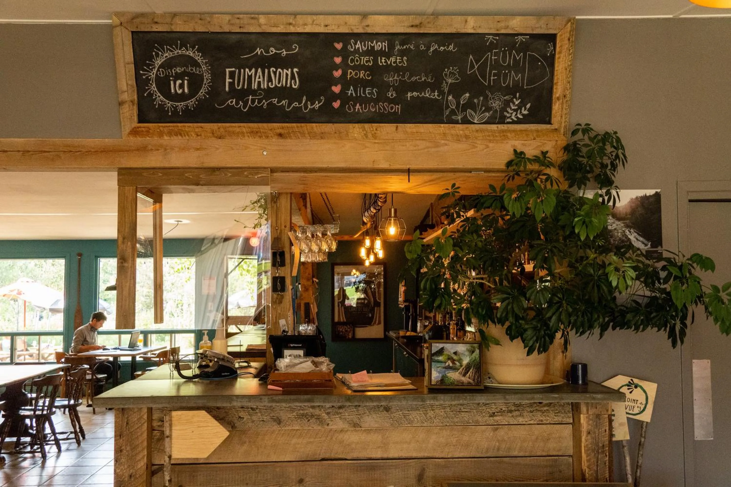 Restaurant/places to eat in Auberge de Jeunesse Le Camp De Base