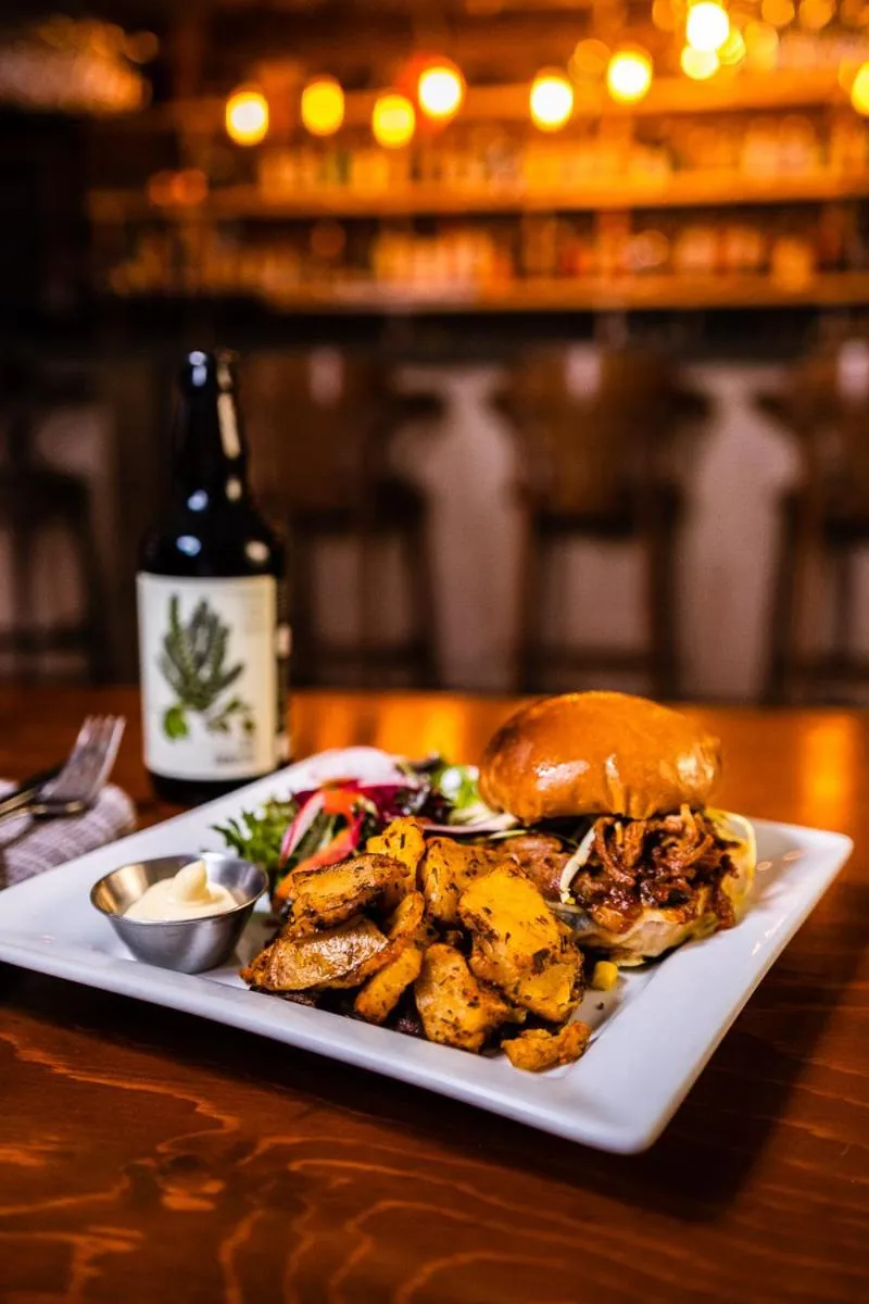 Food and drinks in Auberge de Jeunesse Le Camp De Base