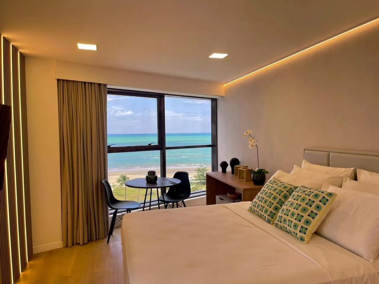 Bed in HY BEACH FLATS - INTERNATIONAL