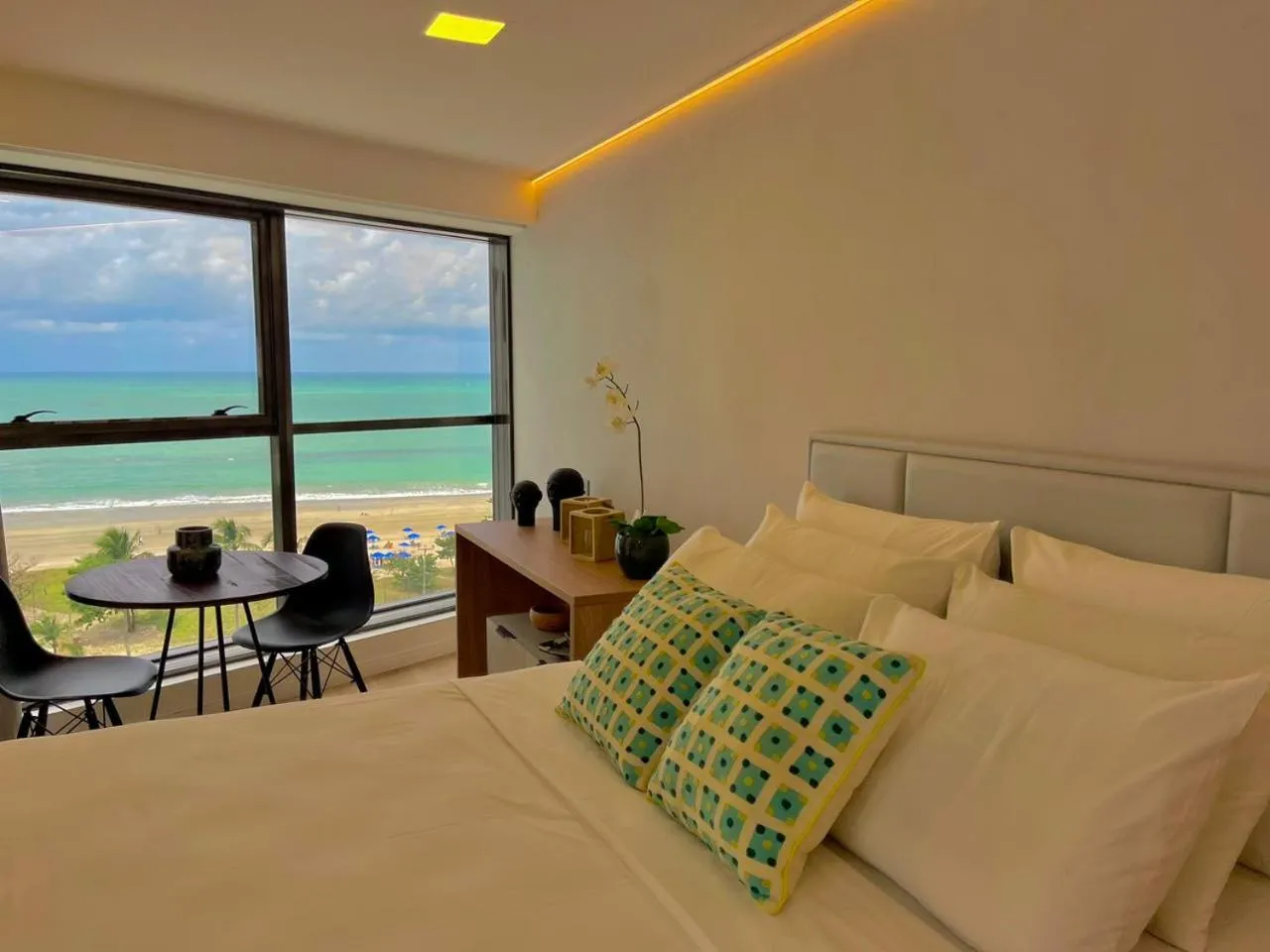 Bed in HY BEACH FLATS - INTERNATIONAL