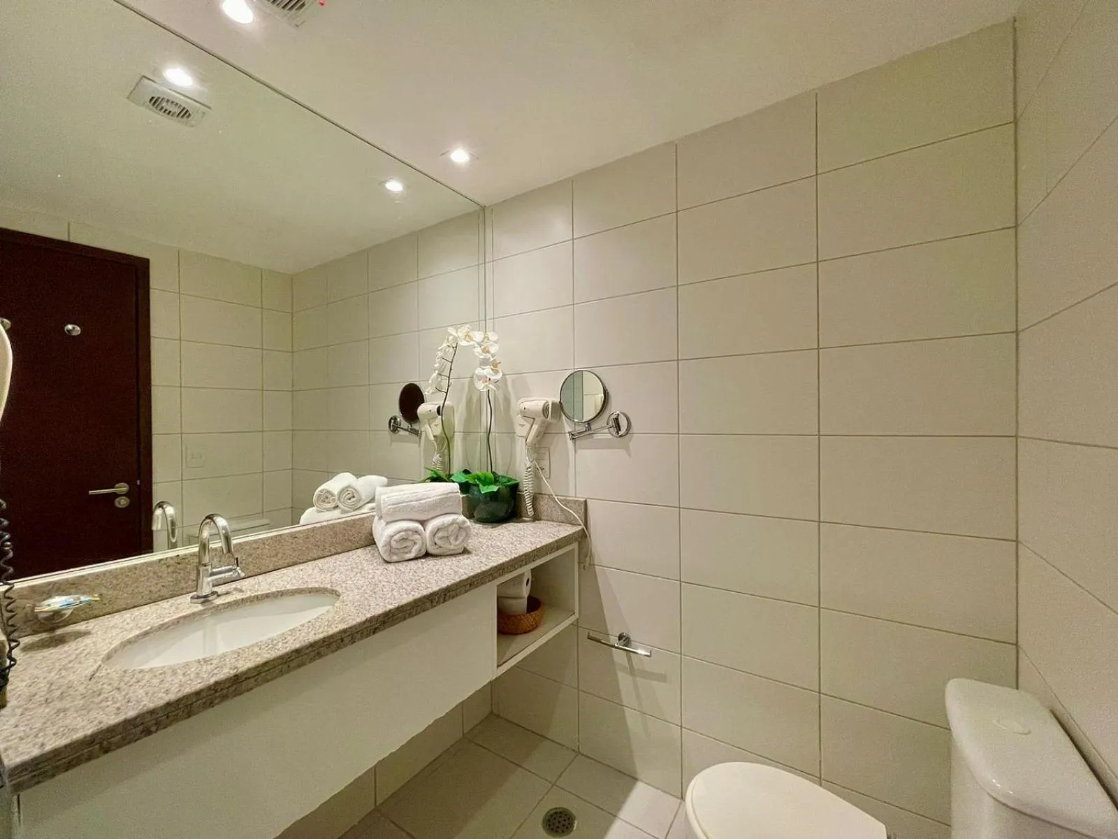 Bathroom in HY BEACH FLATS - INTERNATIONAL