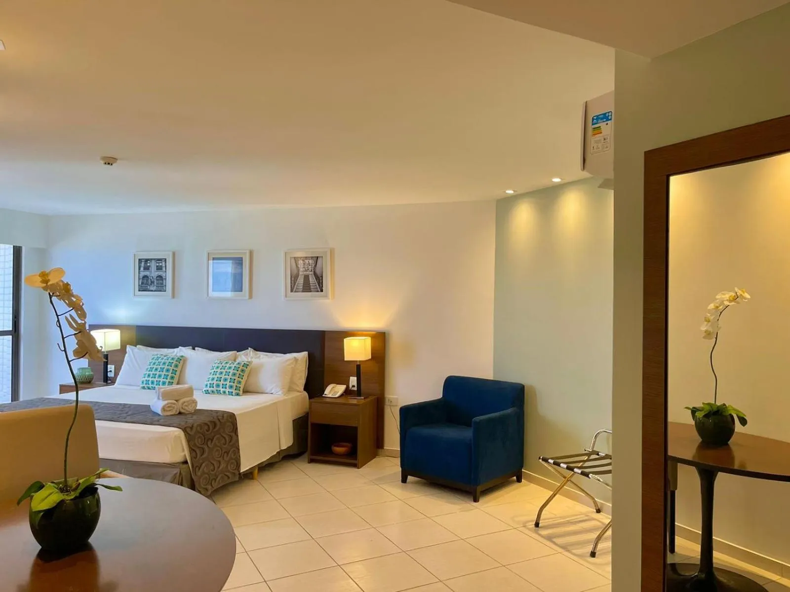 Photo of the whole room, Bed in HY BEACH FLATS - INTERNATIONAL