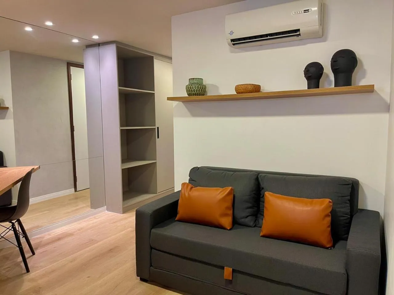 HY BEACH FLATS - INTERNATIONAL