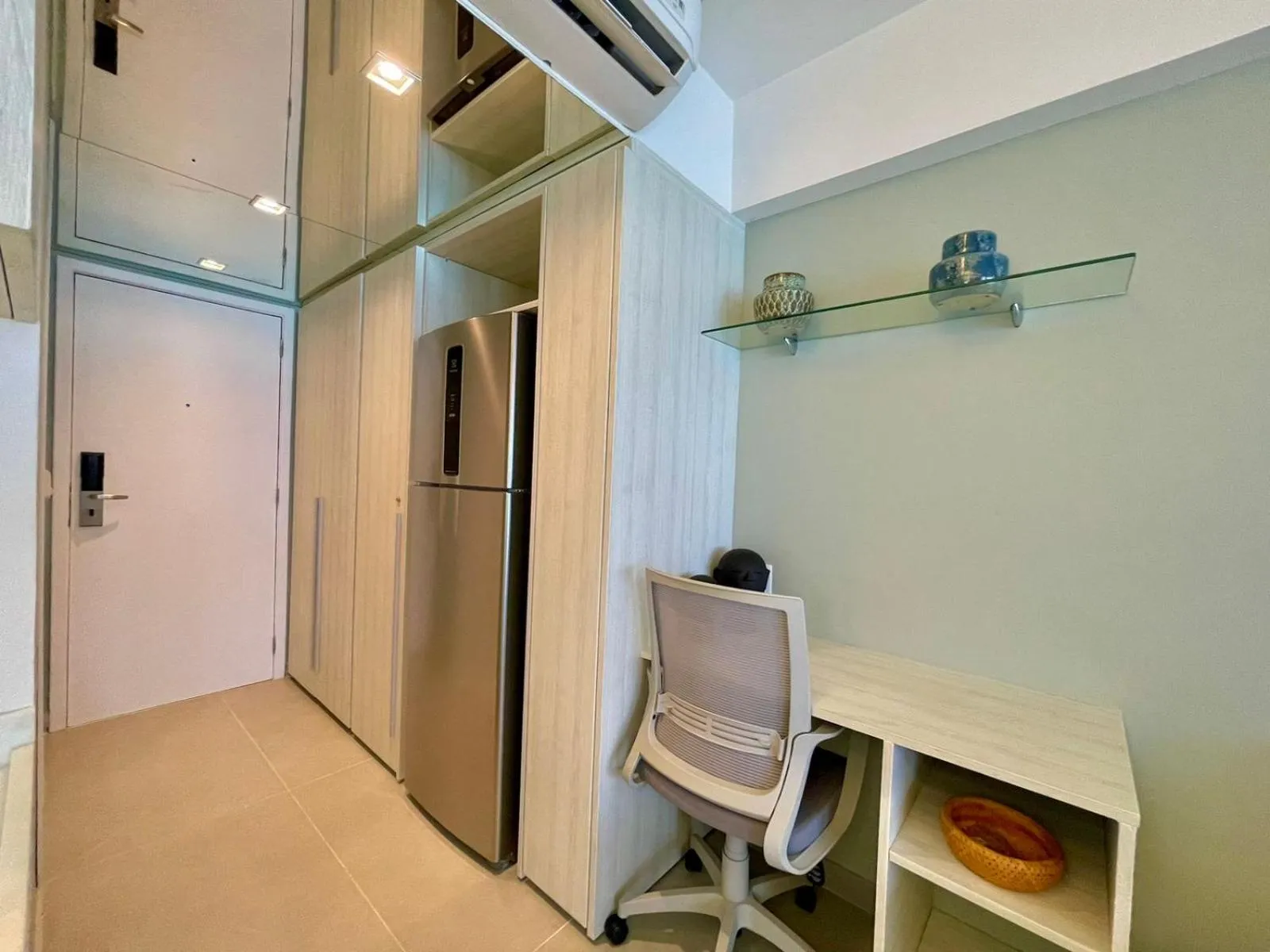 air conditioner in HY BEACH FLATS - INTERNATIONAL