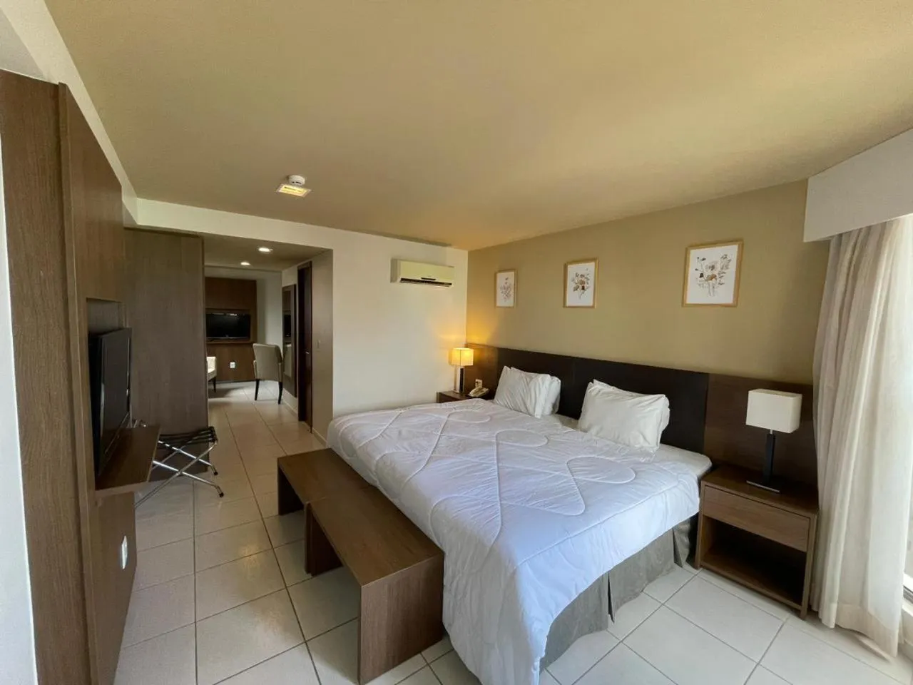 Bed in HY BEACH FLATS - INTERNATIONAL