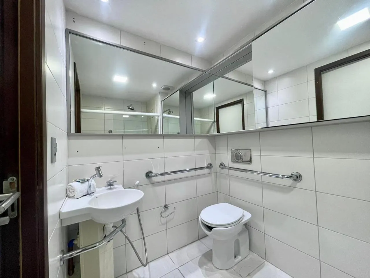 HY BEACH FLATS - INTERNATIONAL