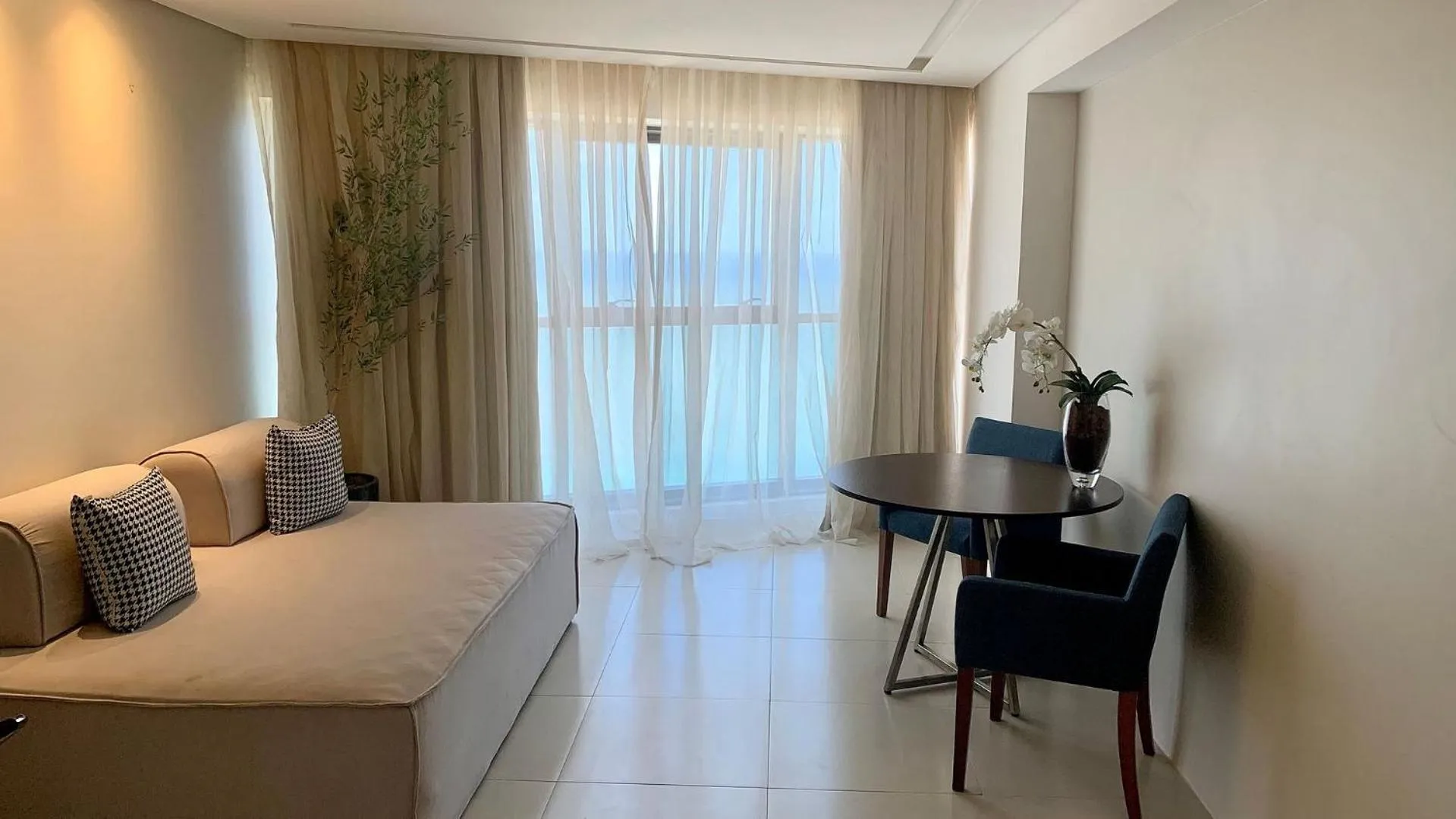 Living room in HY BEACH FLATS - INTERNATIONAL