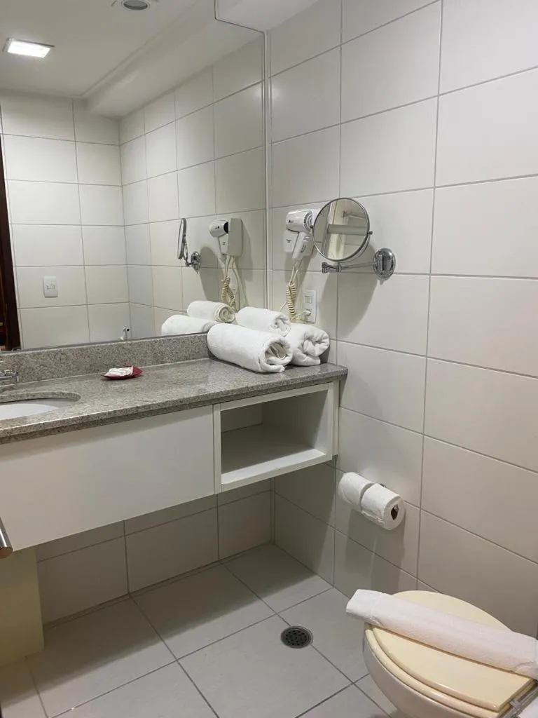 Shower in HY BEACH FLATS - INTERNATIONAL