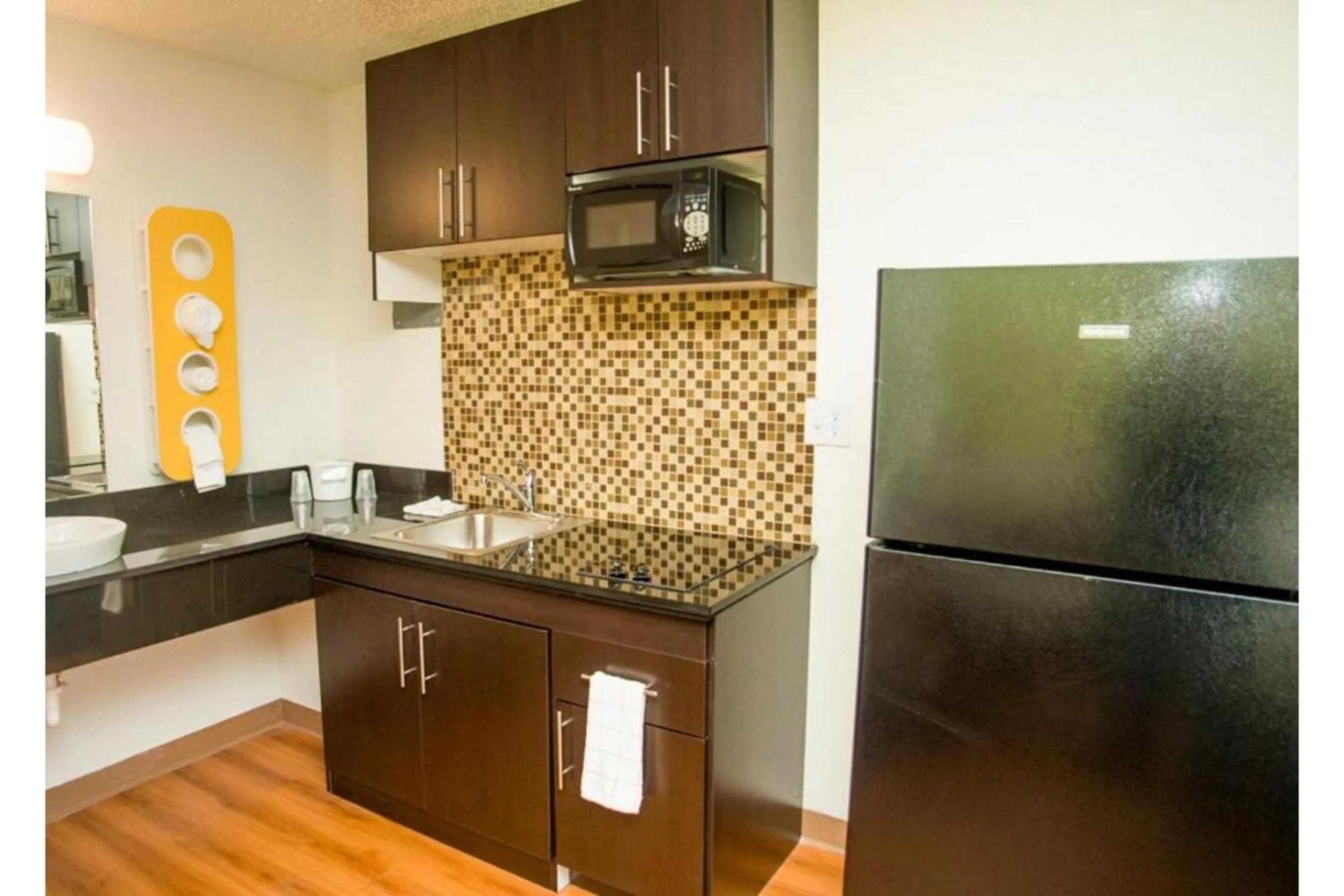 Kitchen or kitchenette in Motel 6-Palestine, TX