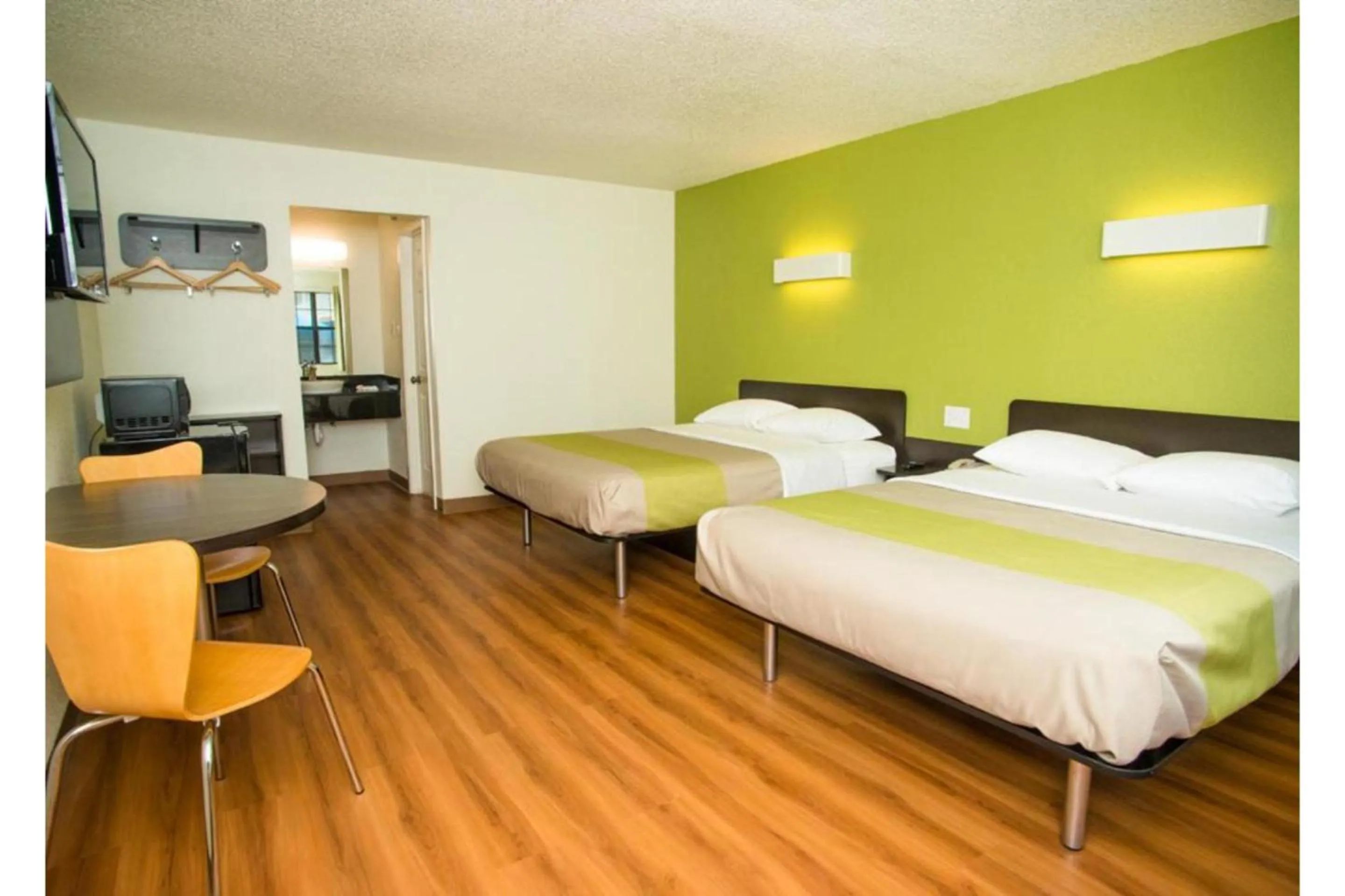 Bedroom, Bed in Motel 6-Palestine, TX